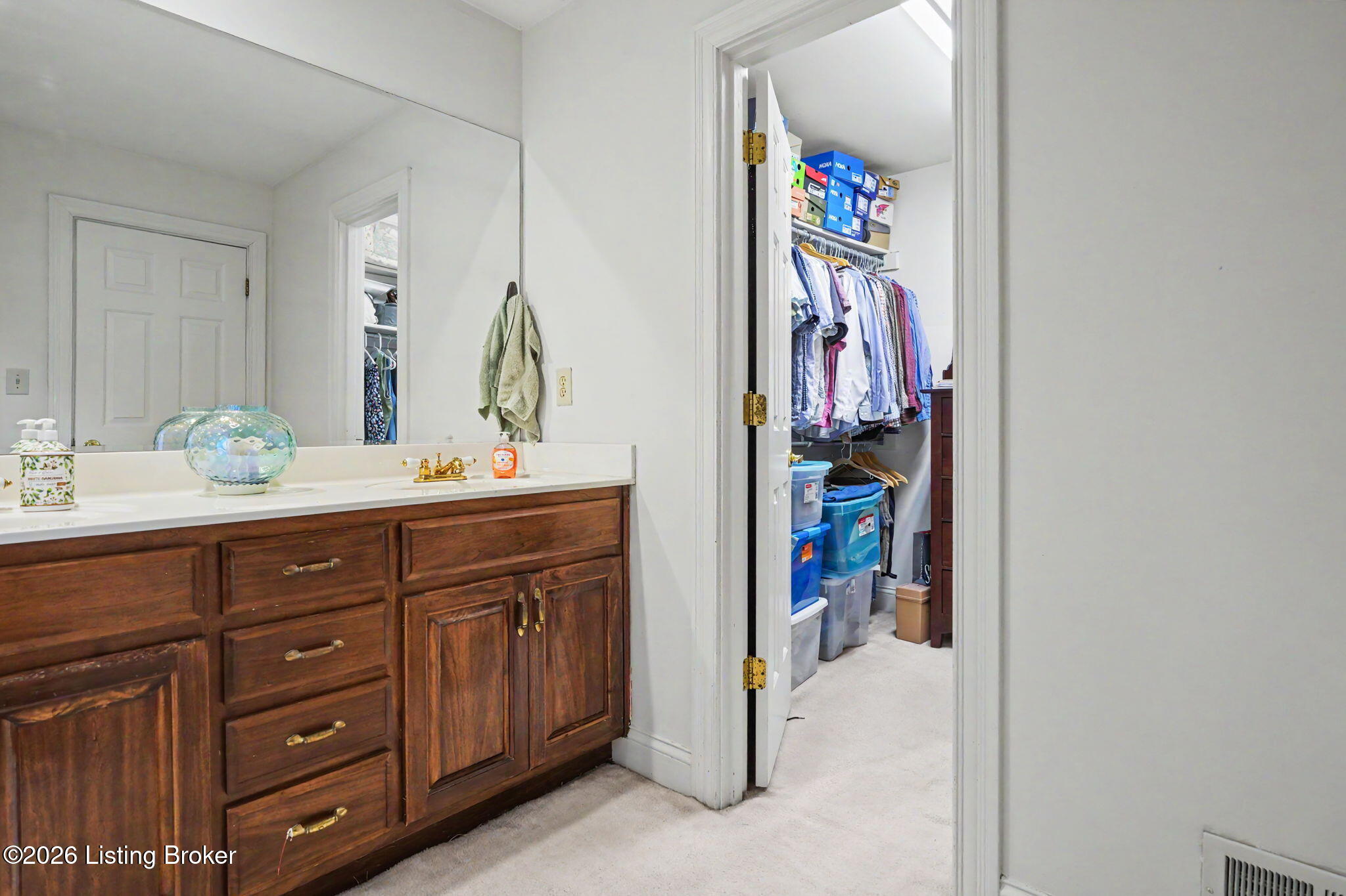 3719 E Locust Cir