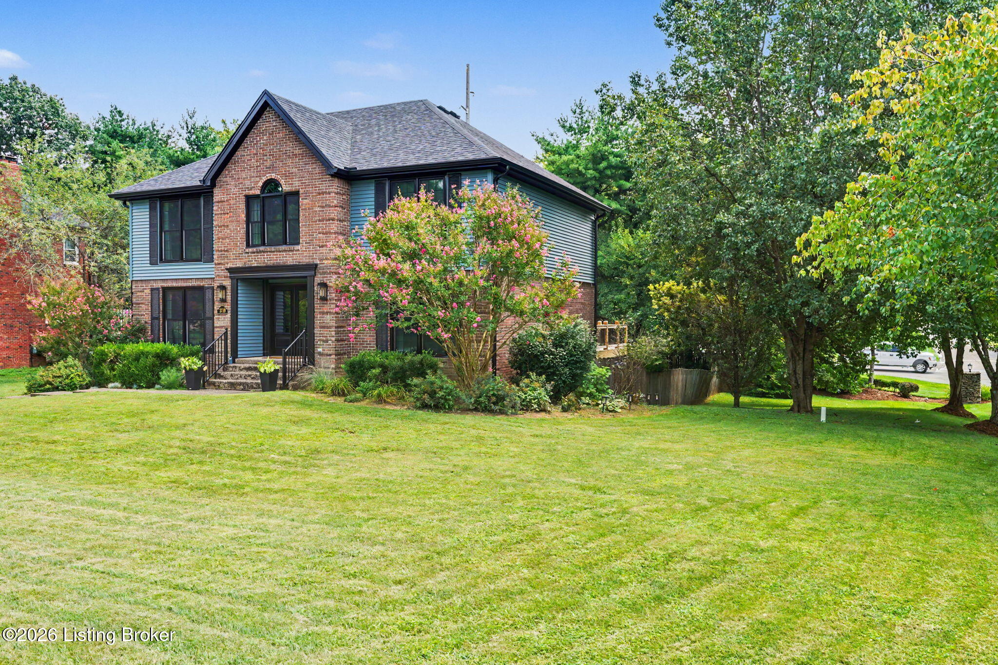 3719 E Locust Cir