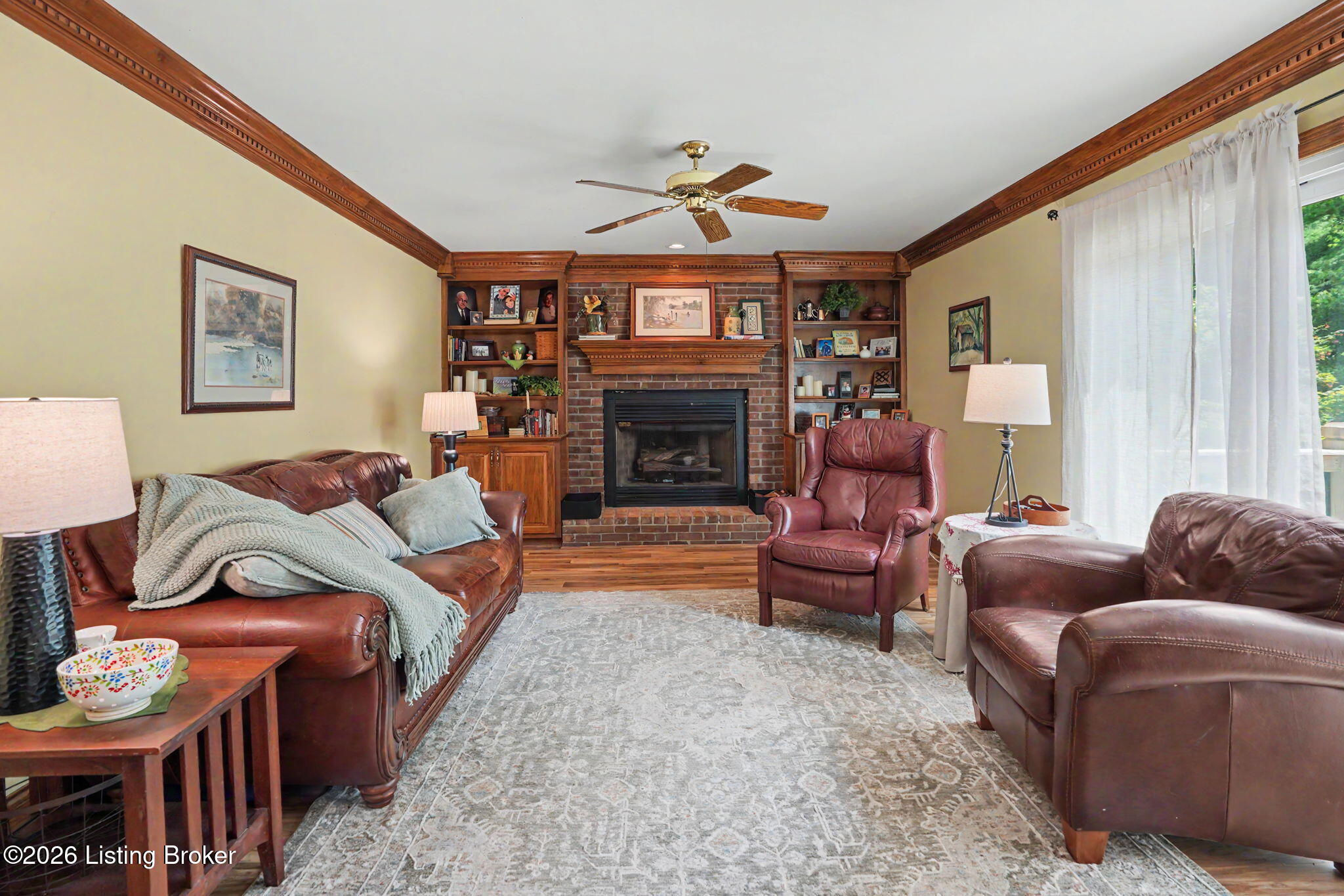 3719 E Locust Cir