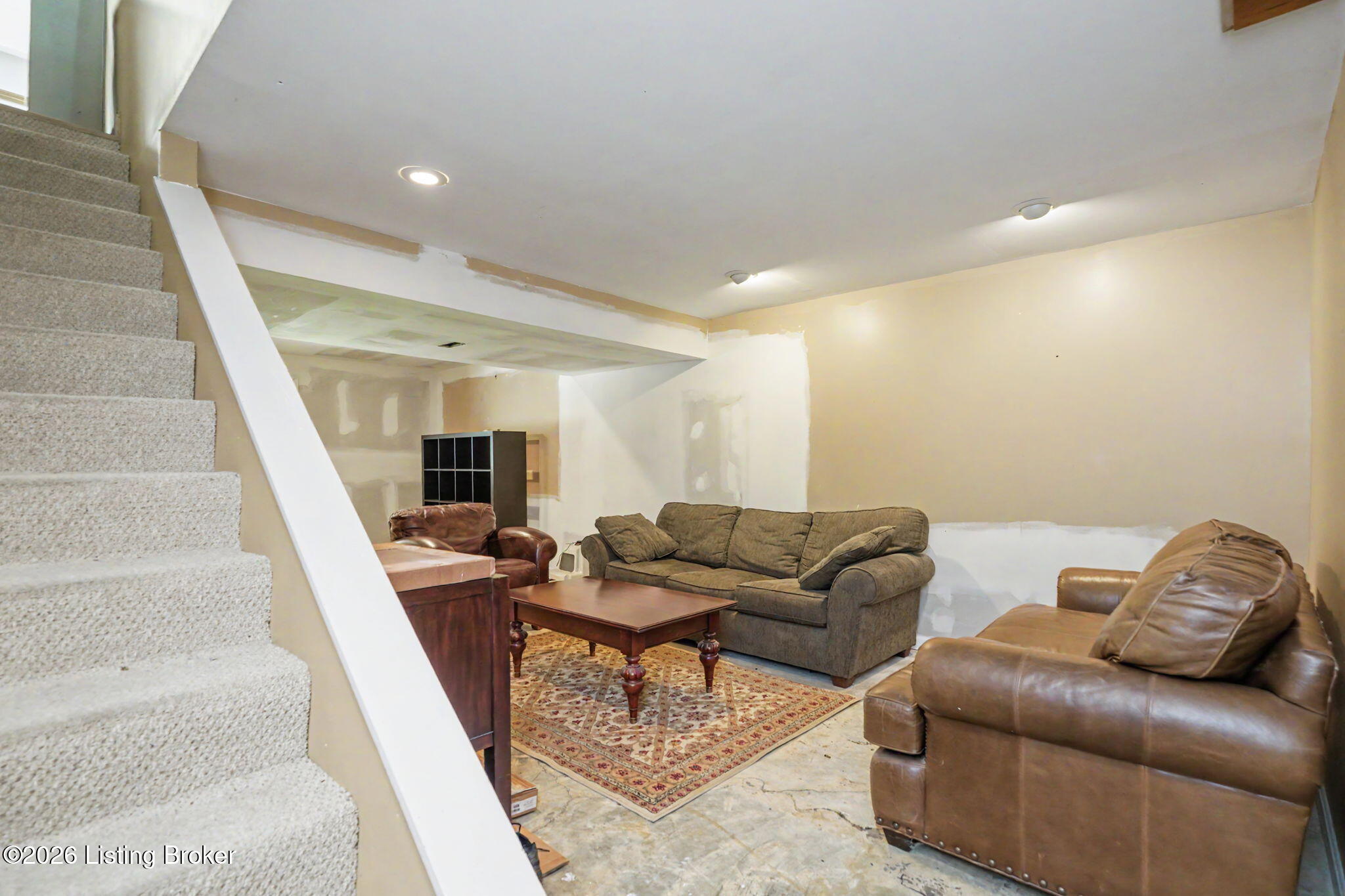 3719 E Locust Cir