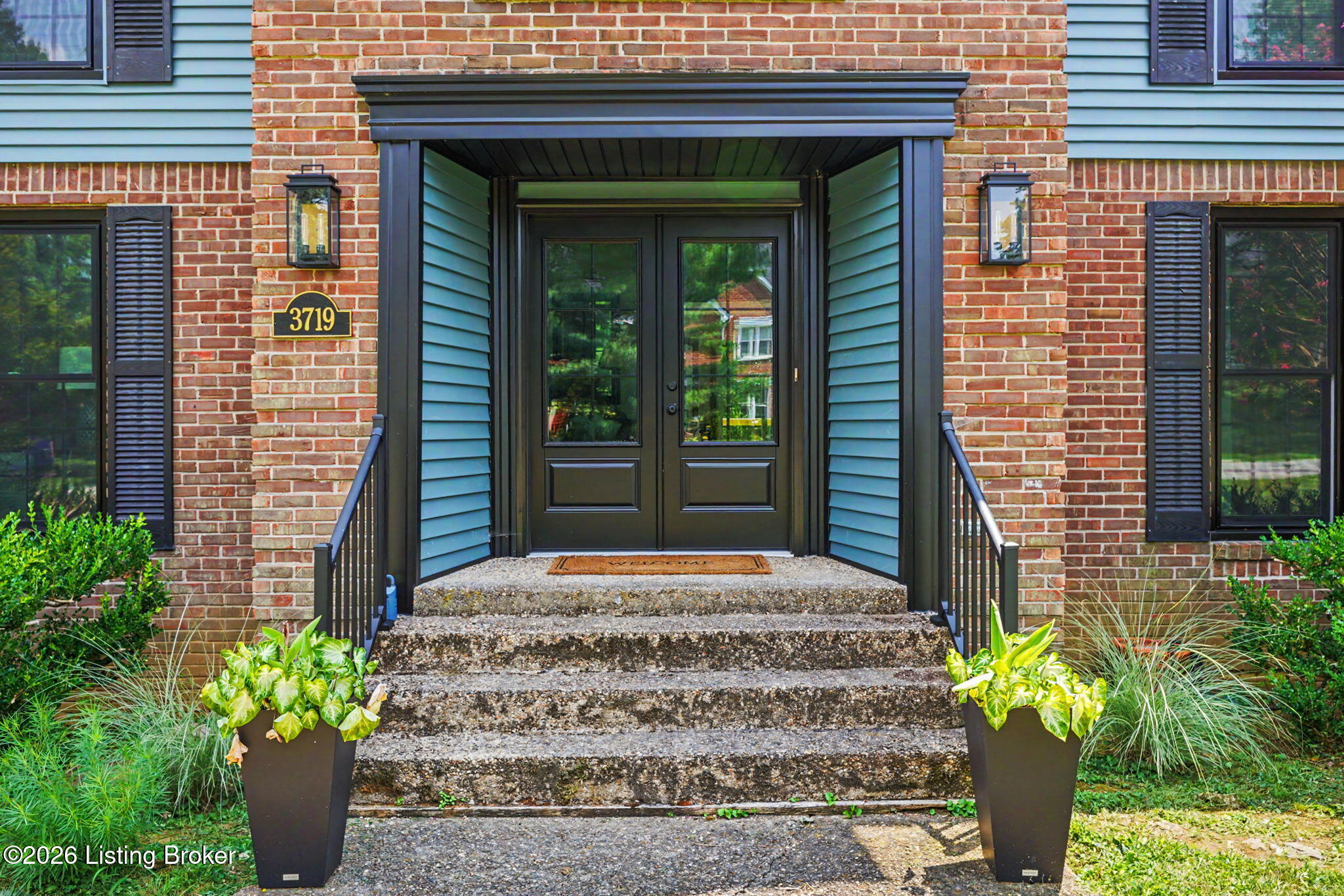 3719 E Locust Cir