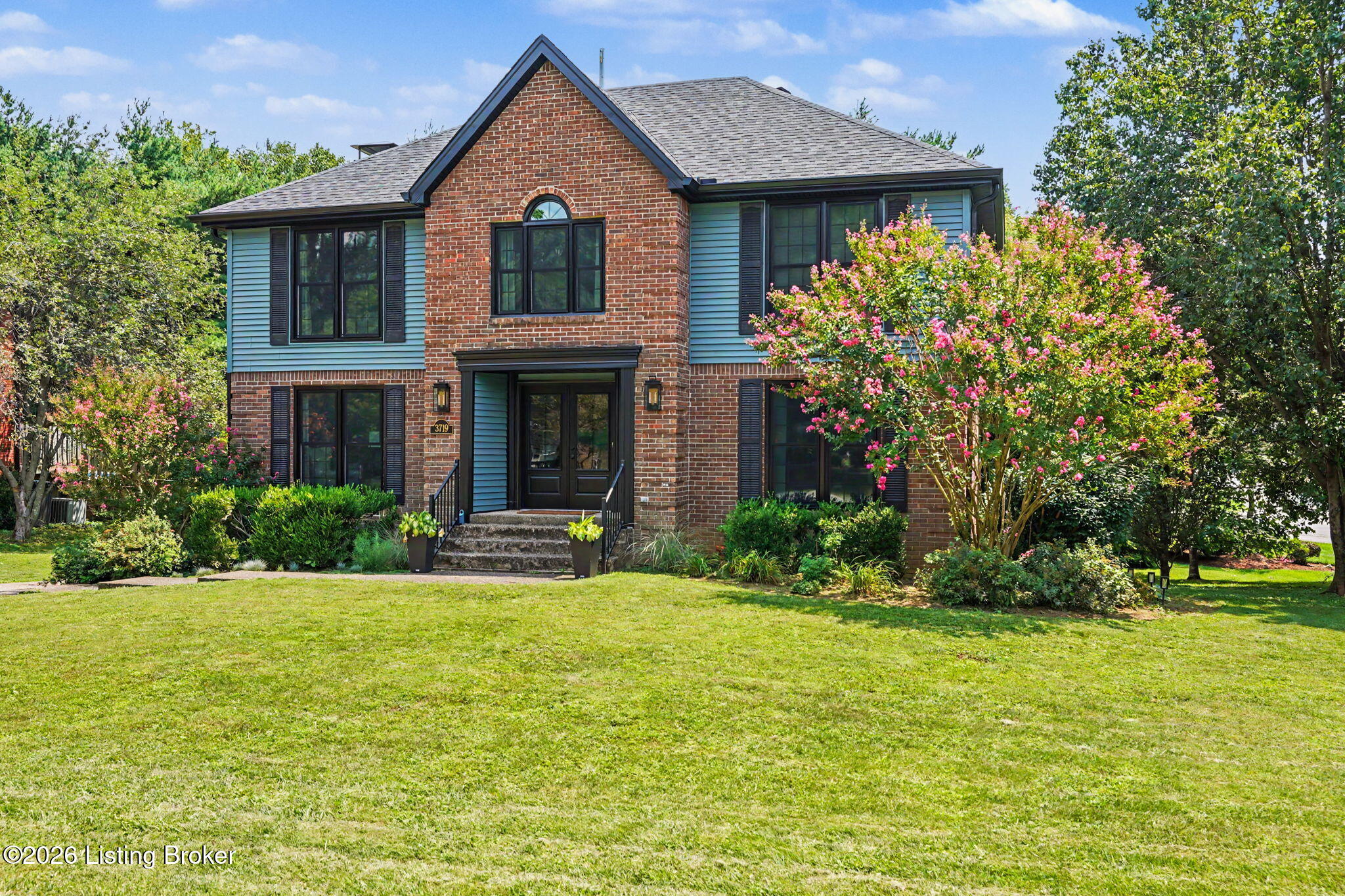 3719 E Locust Cir