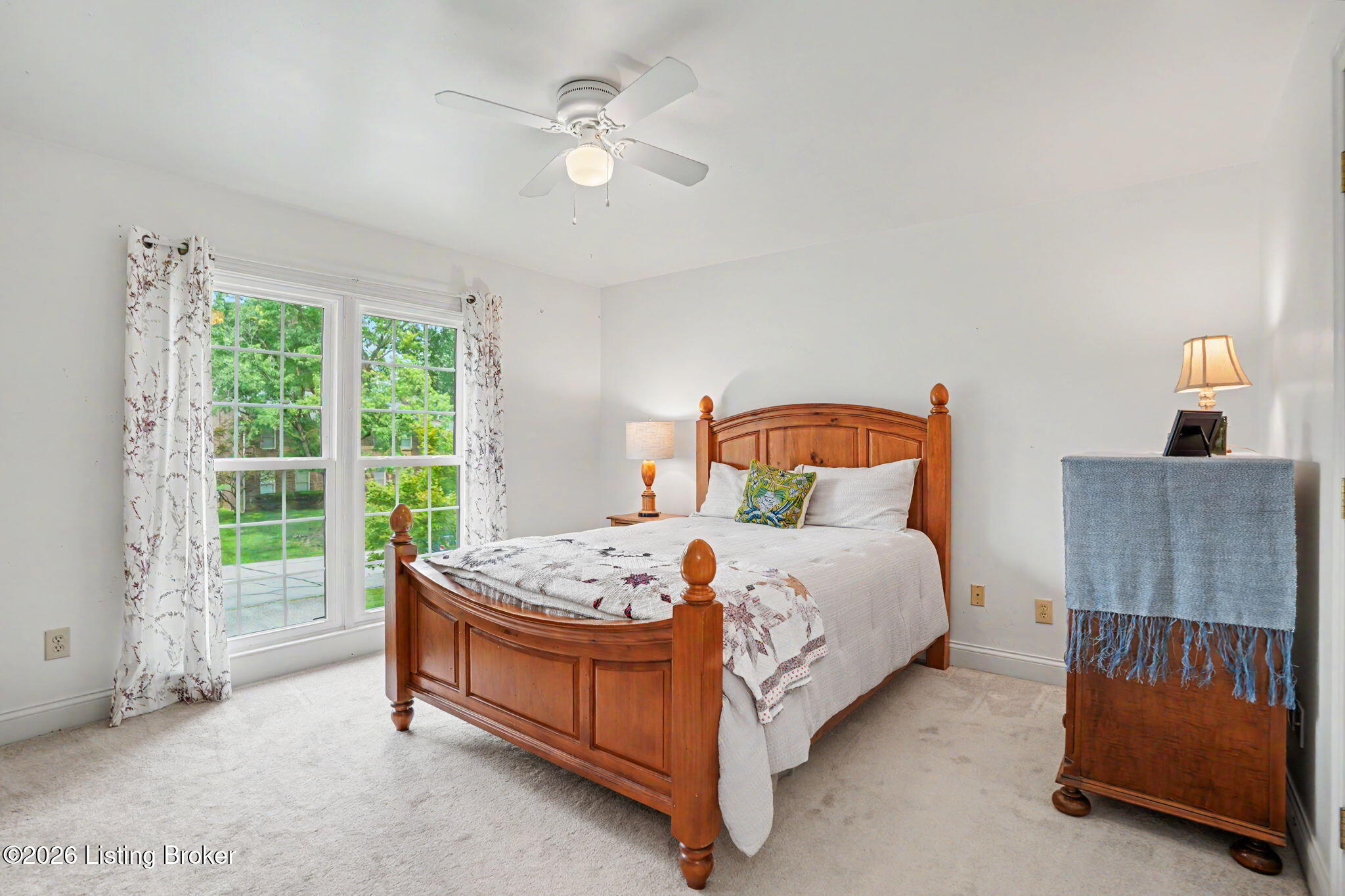 3719 E Locust Cir