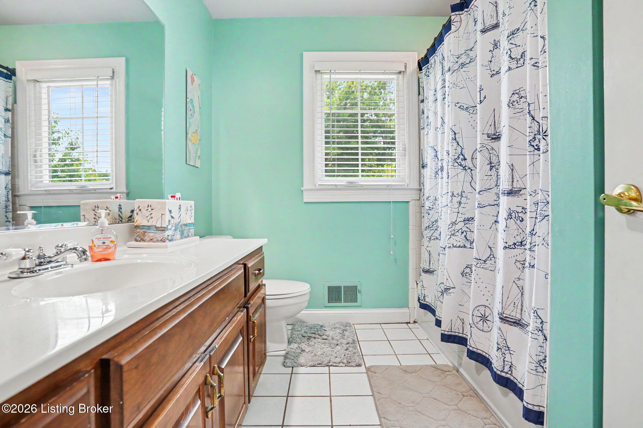 3719 E Locust Cir