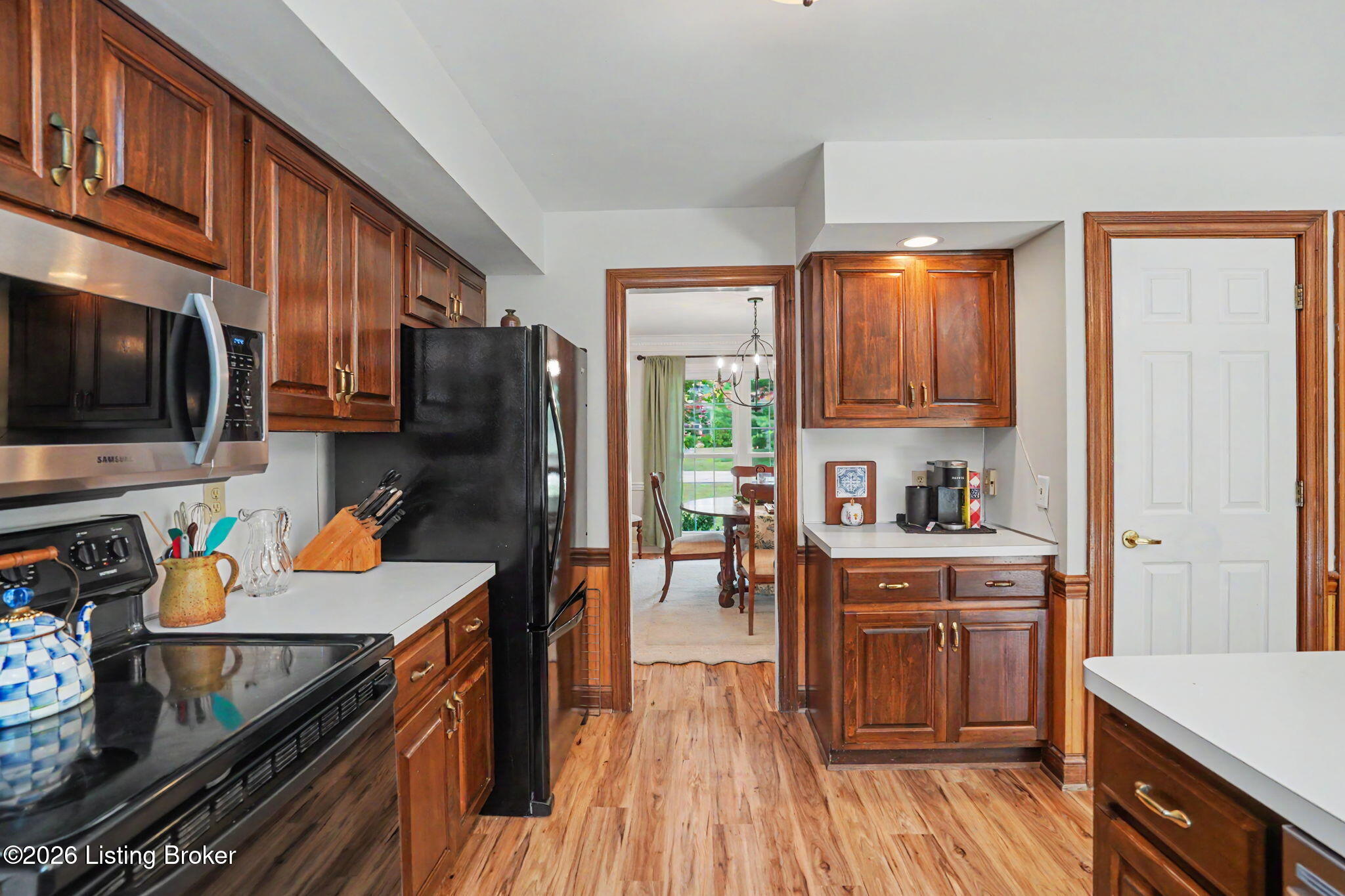 3719 E Locust Cir