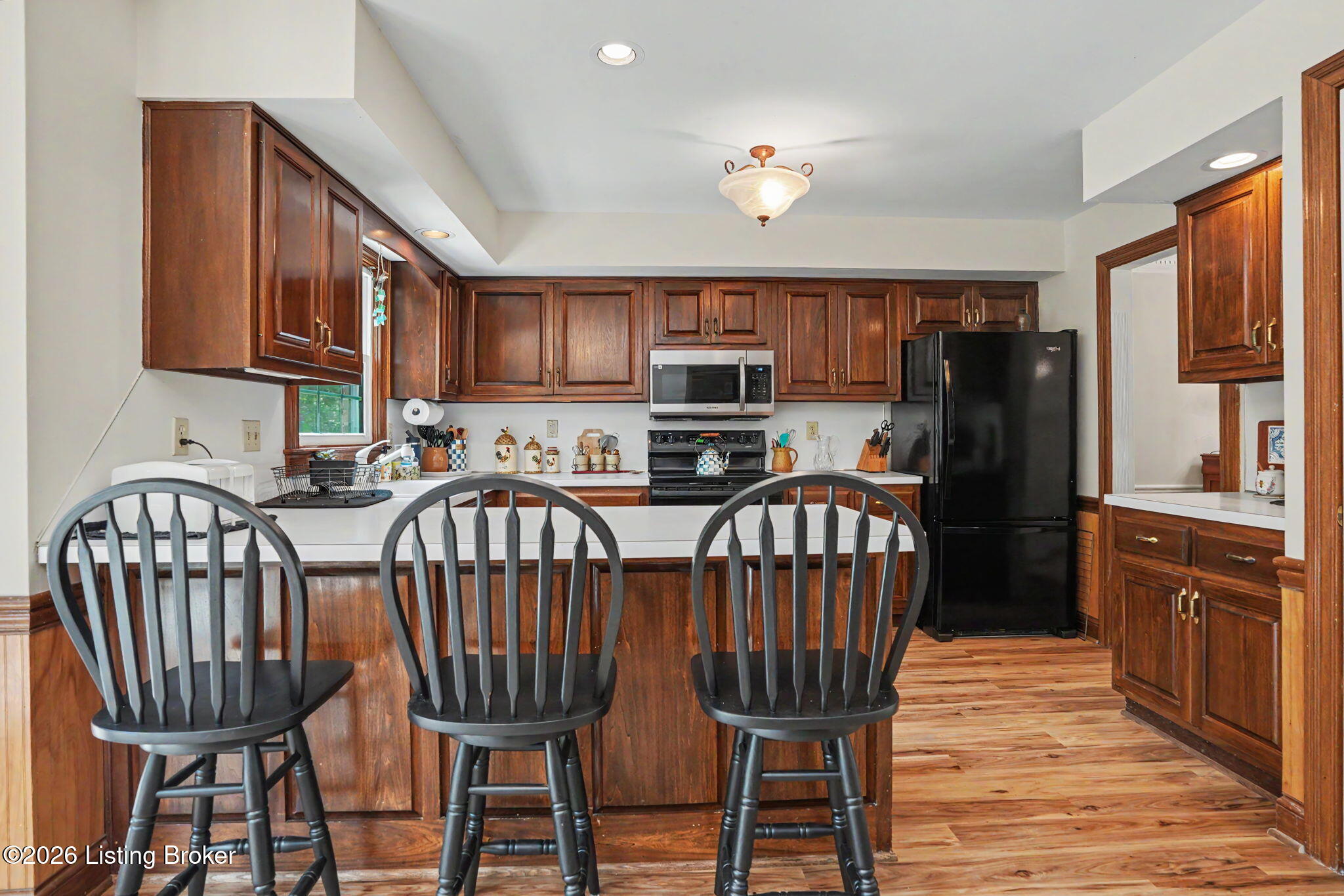 3719 E Locust Cir