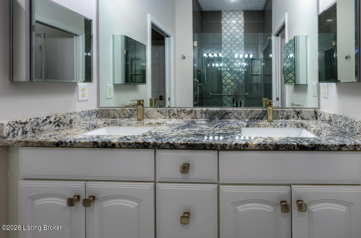 533 Village Lake Dr