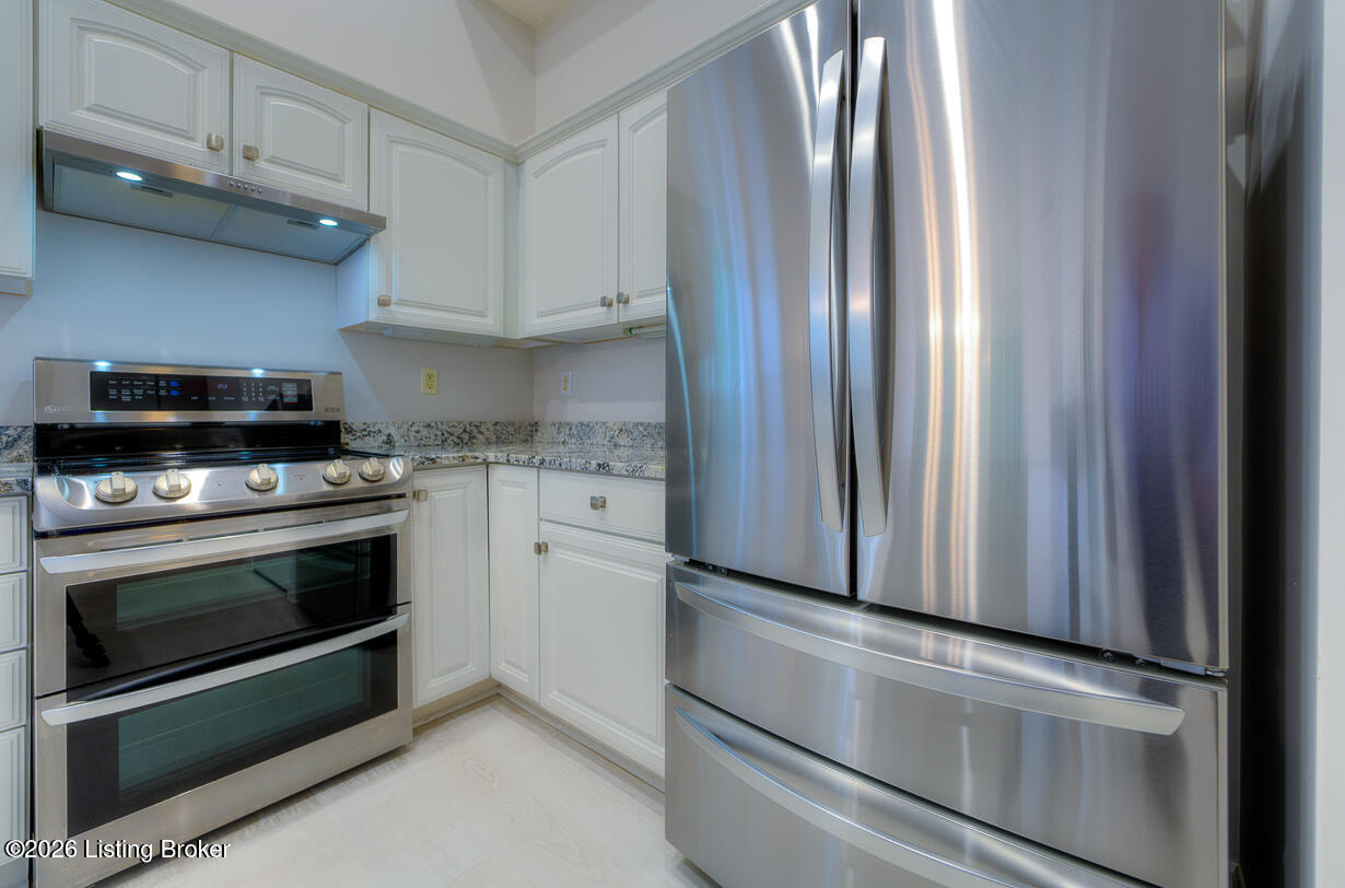 533 Village Lake Dr