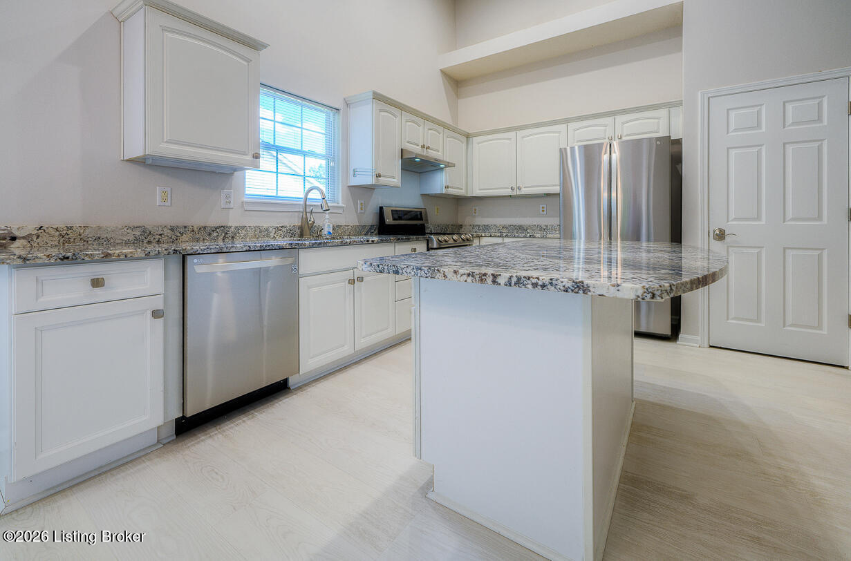 533 Village Lake Dr