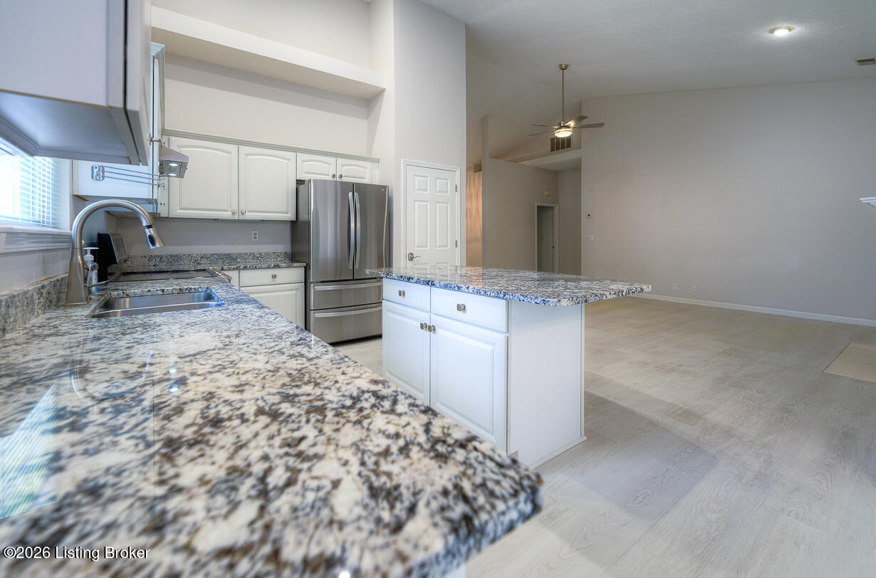 533 Village Lake Dr