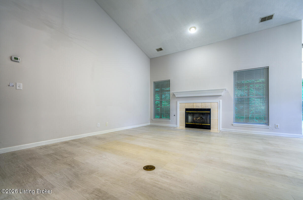 533 Village Lake Dr