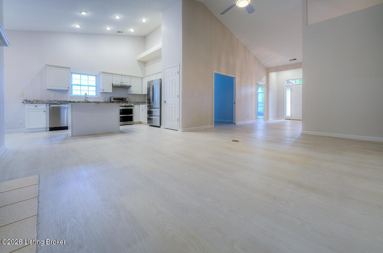 533 Village Lake Dr