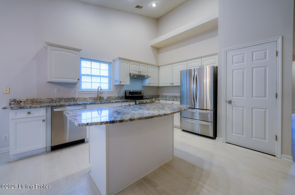 533 Village Lake Dr