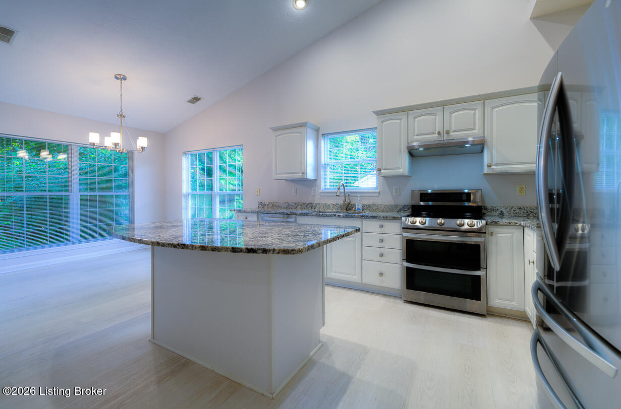 533 Village Lake Dr