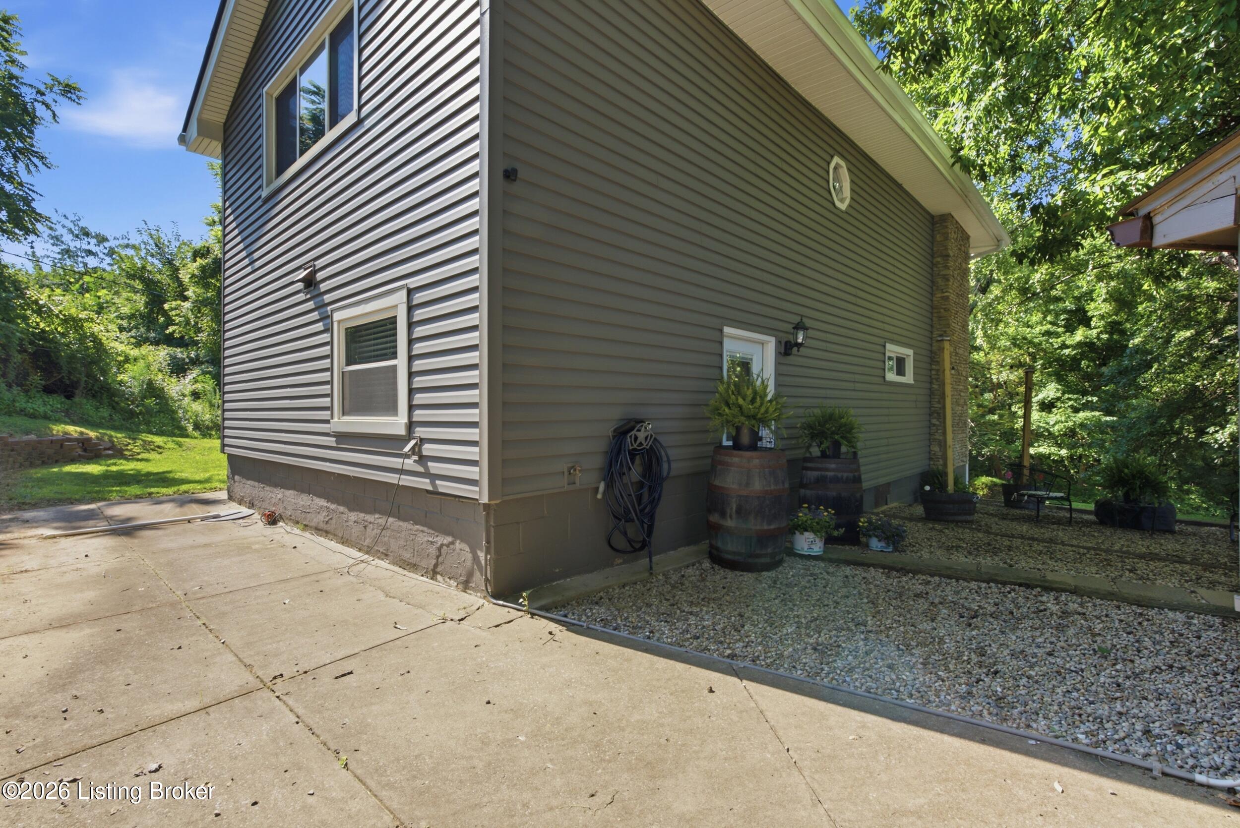2009 Lonesome Hollow Rd