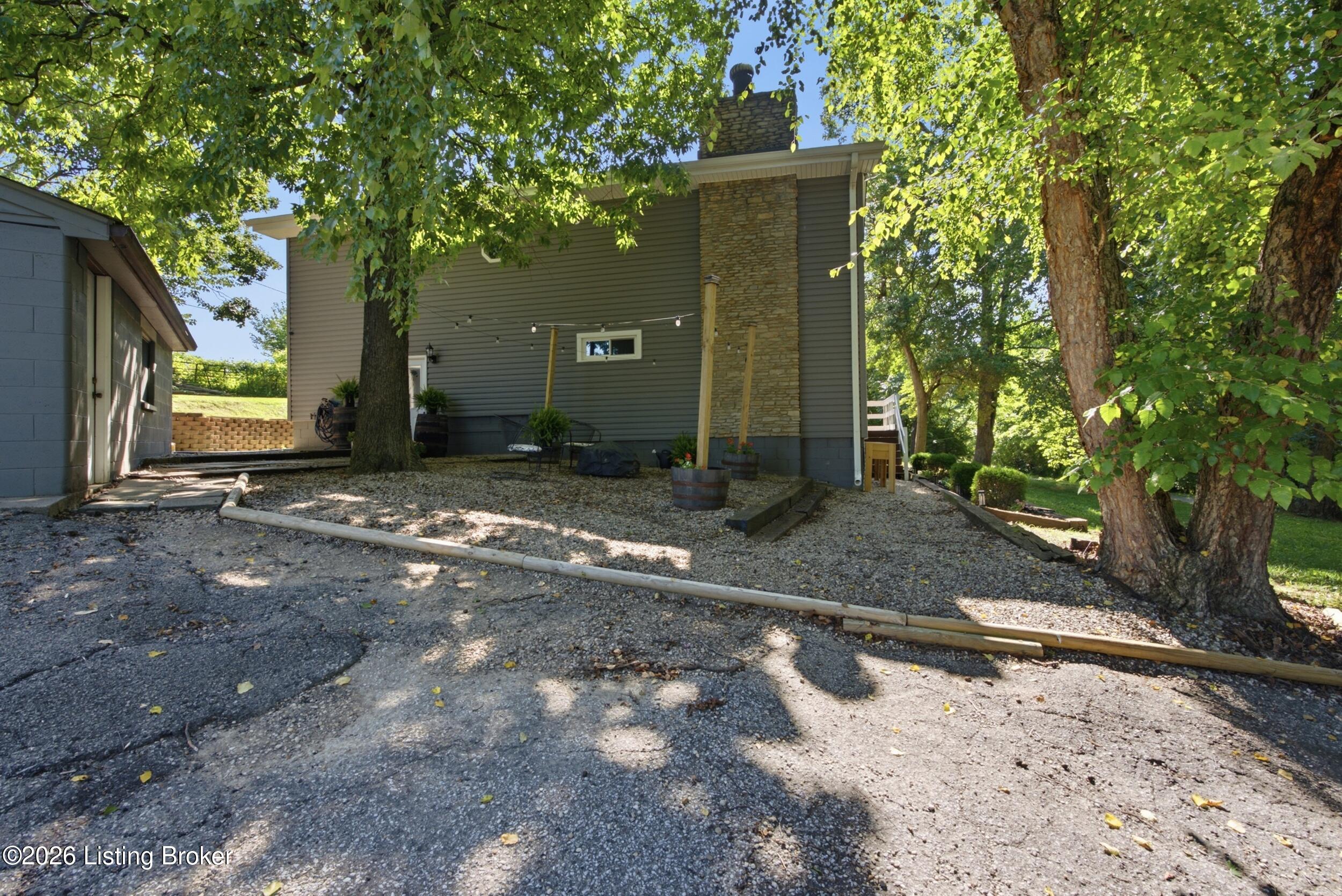 2009 Lonesome Hollow Rd