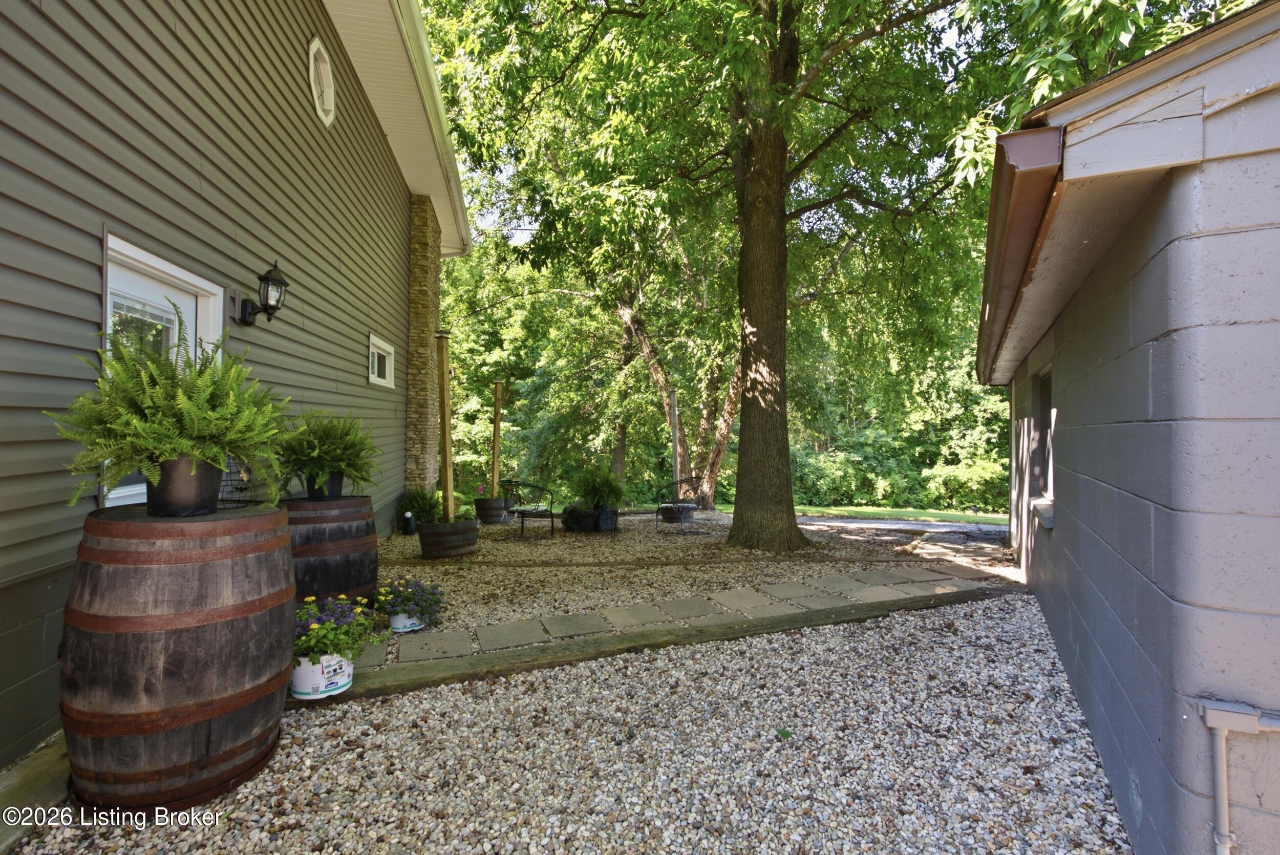 2009 Lonesome Hollow Rd