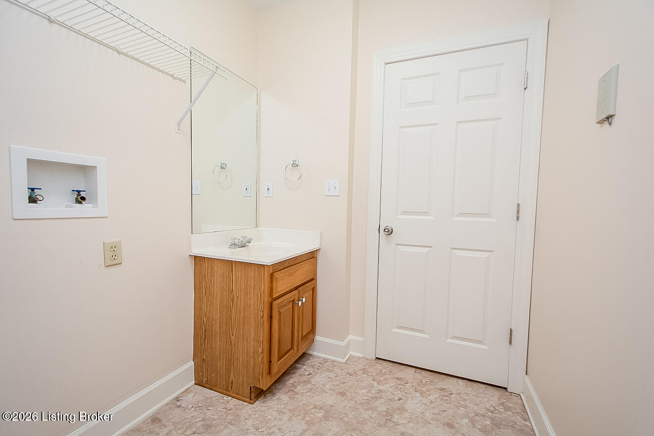 8421 Elsie Ct