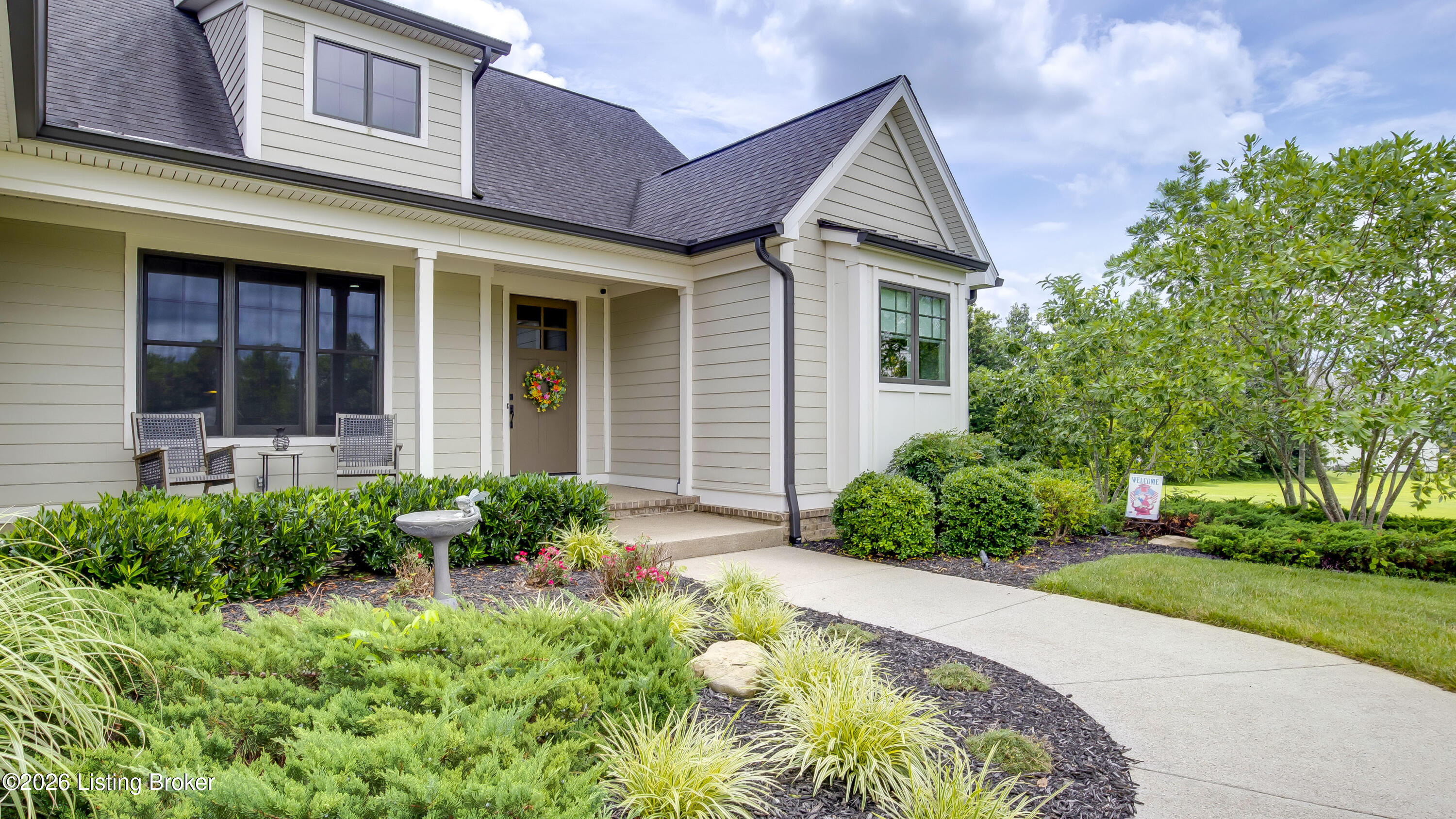 290 Lansdowne Cresent