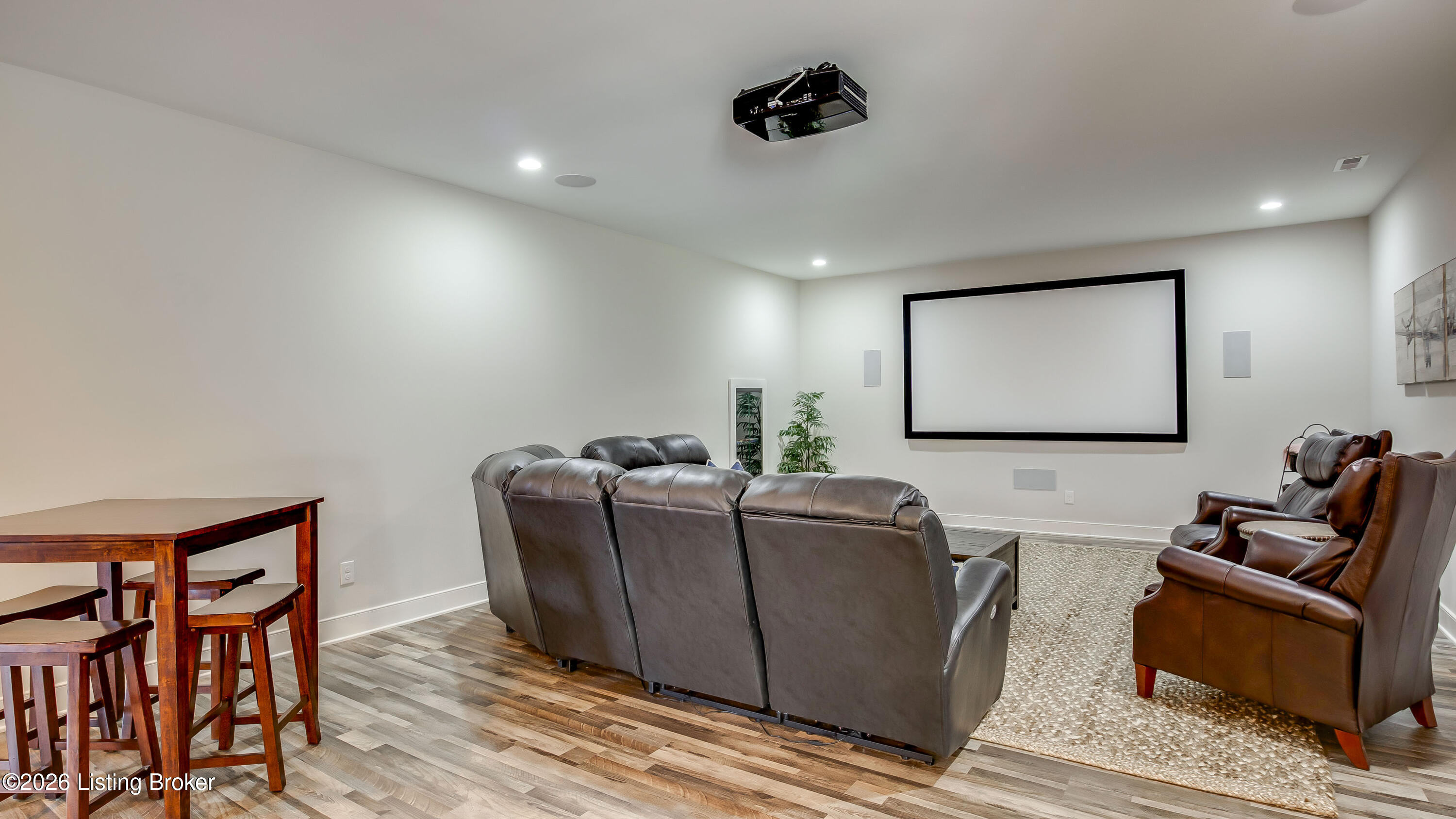 290 Lansdowne Cresent