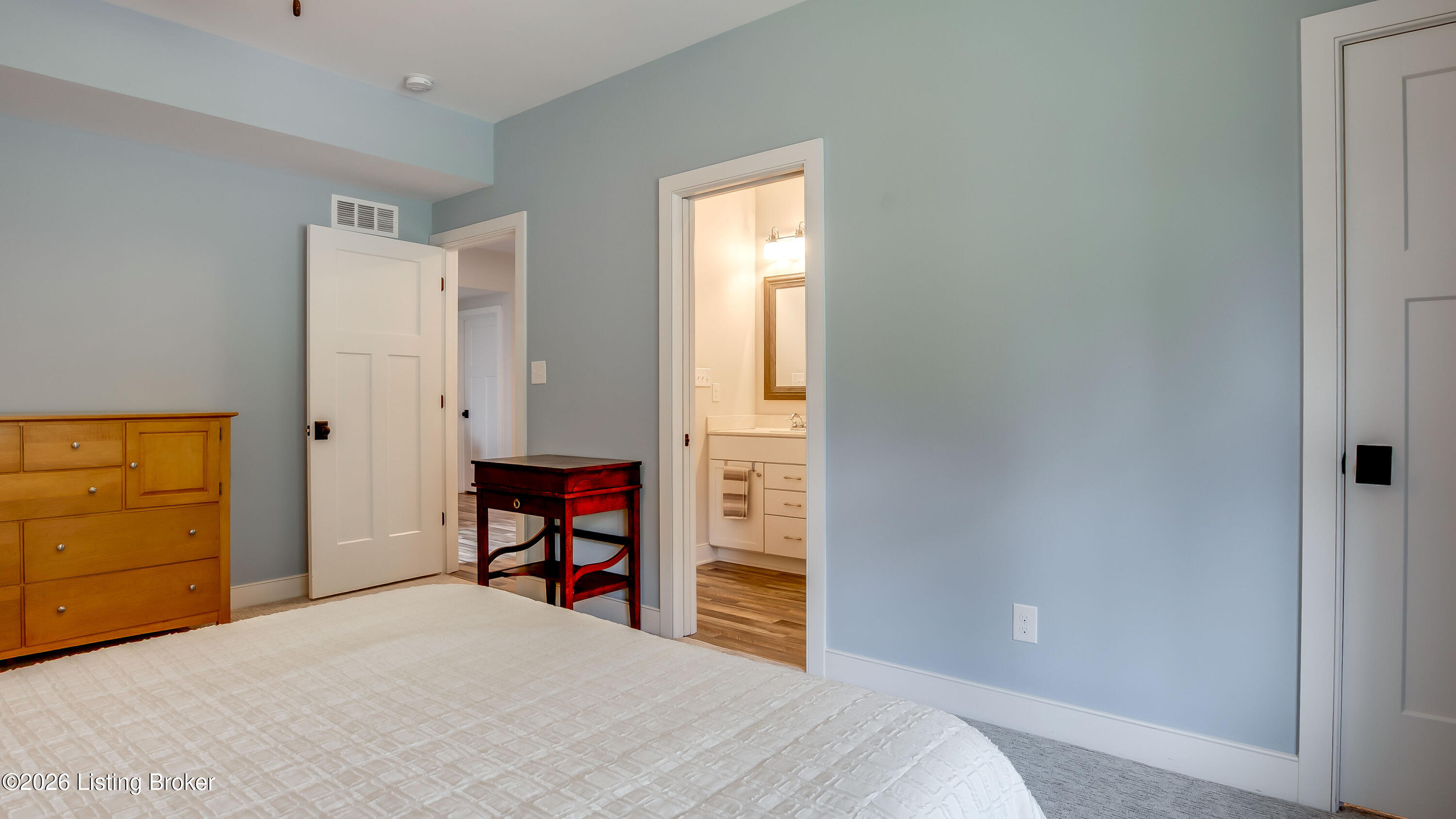 290 Lansdowne Cresent