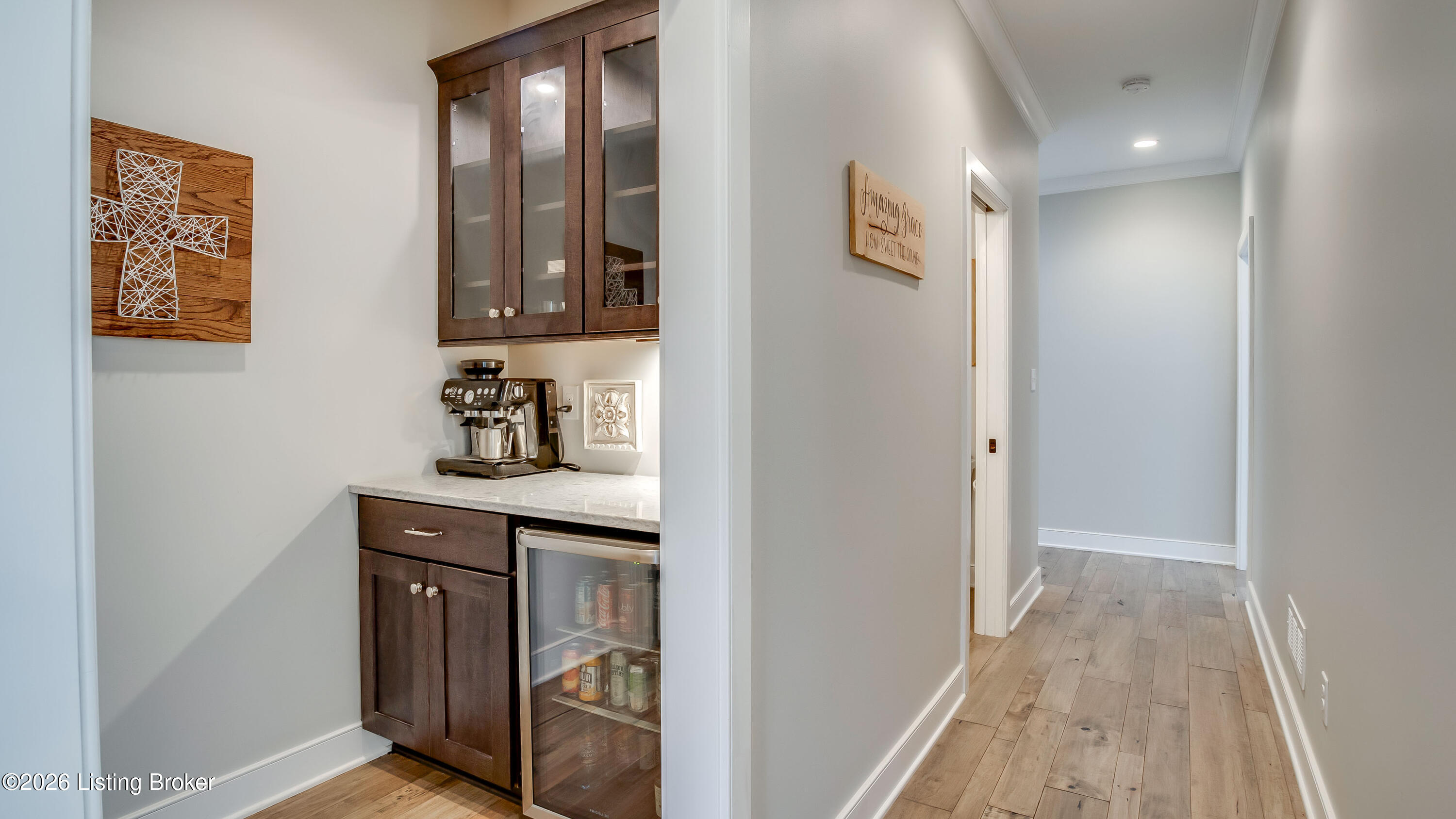 290 Lansdowne Cresent