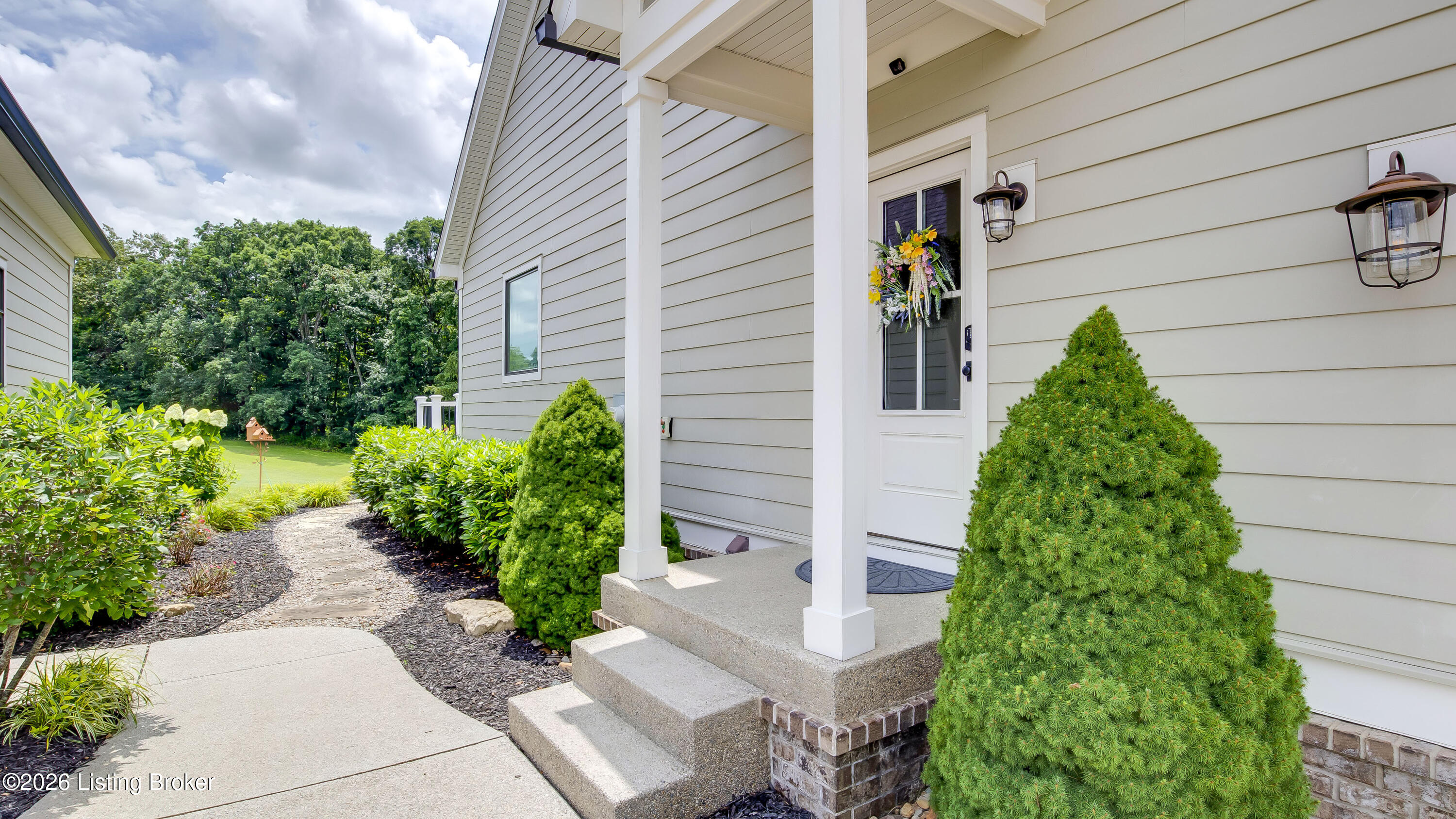 290 Lansdowne Cresent