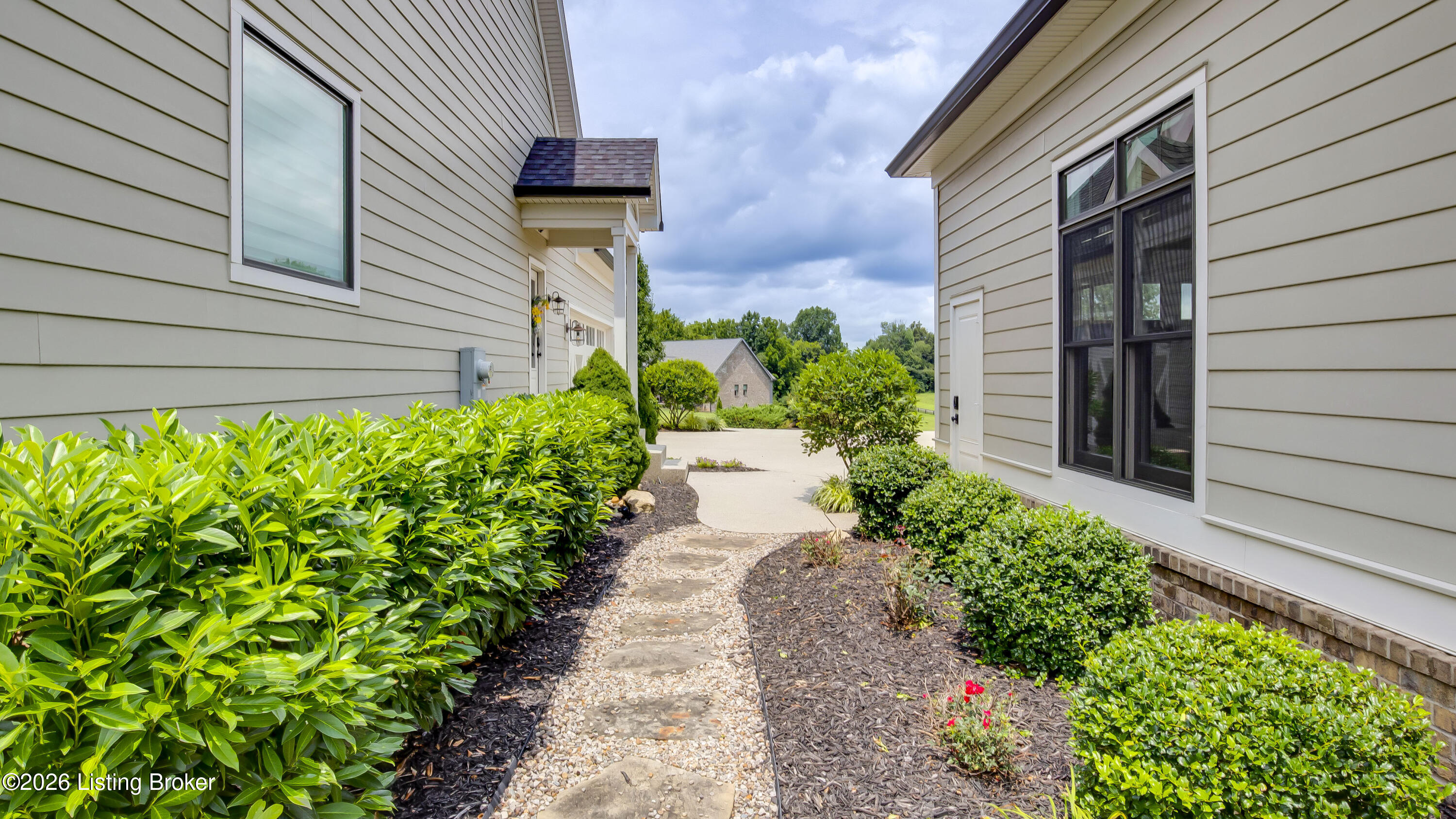 290 Lansdowne Cresent