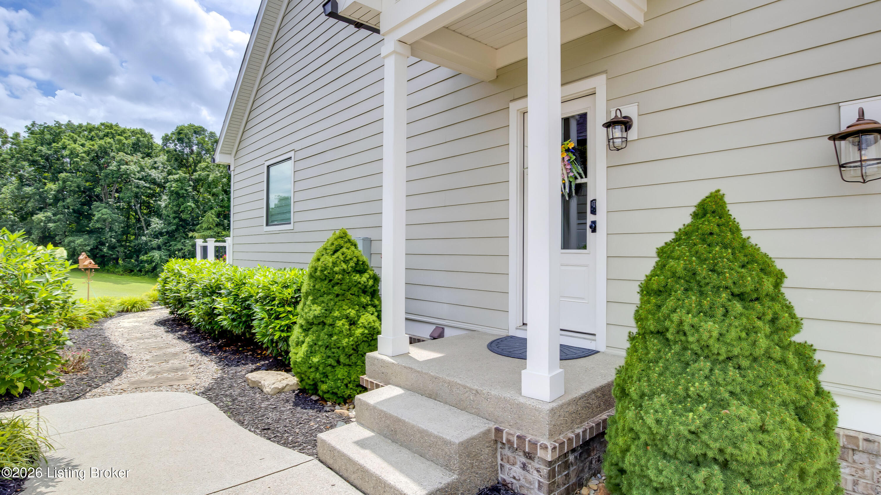 290 Lansdowne Cresent