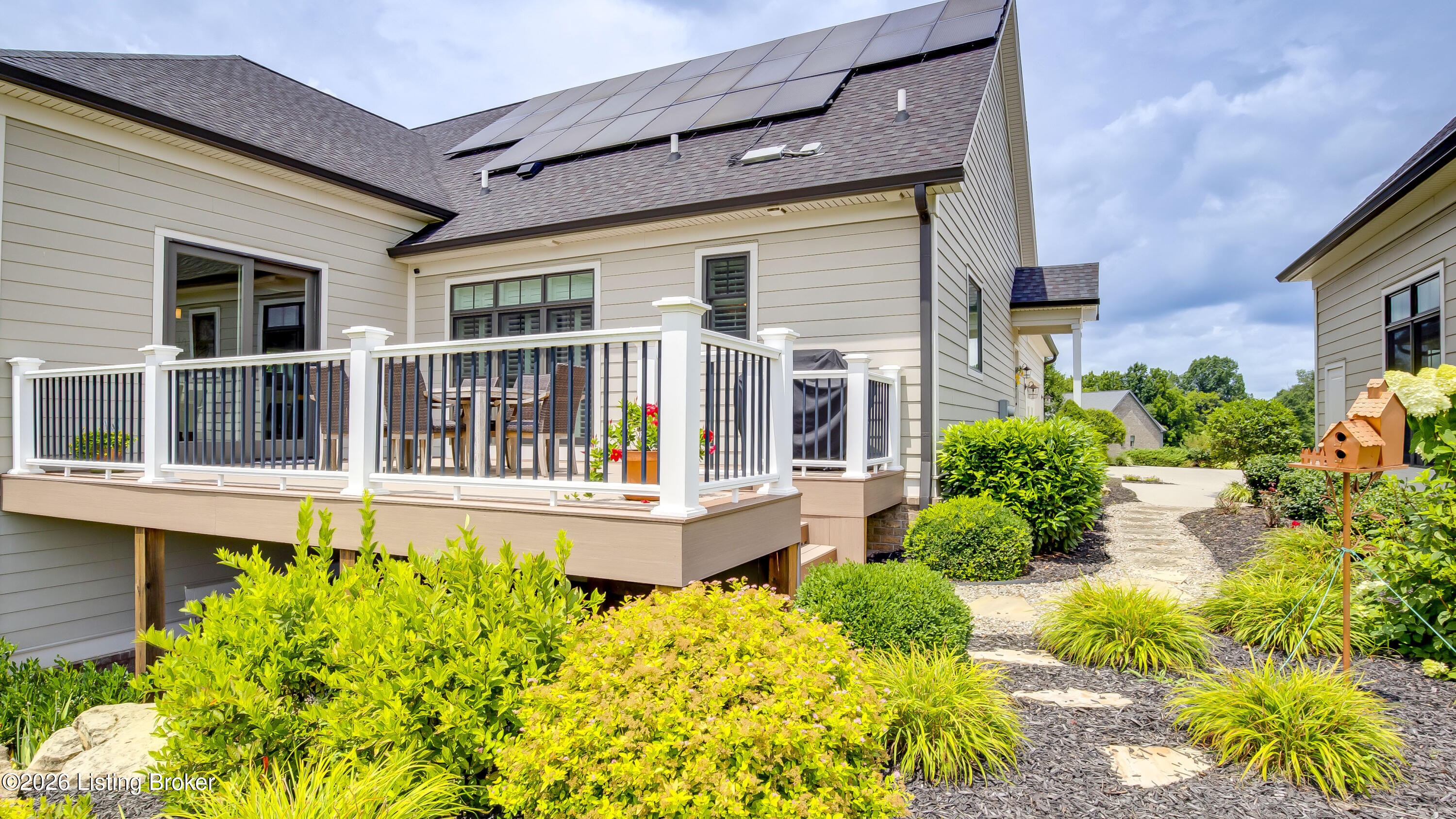 290 Lansdowne Cresent