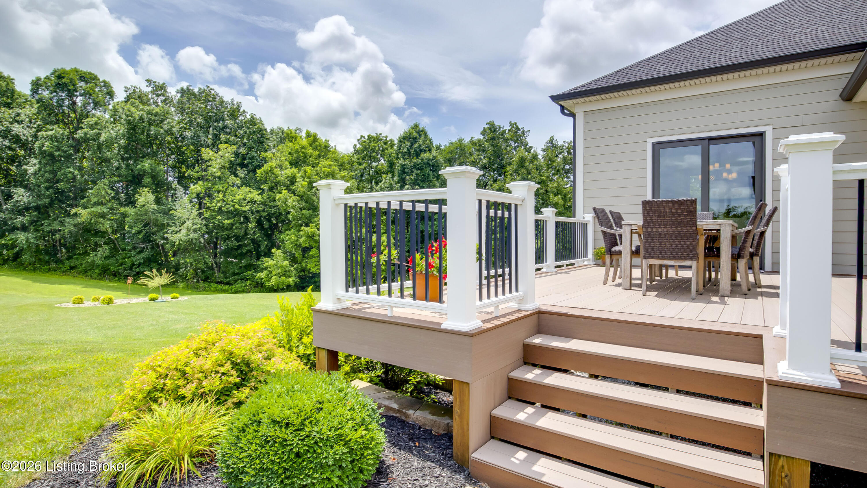 290 Lansdowne Cresent