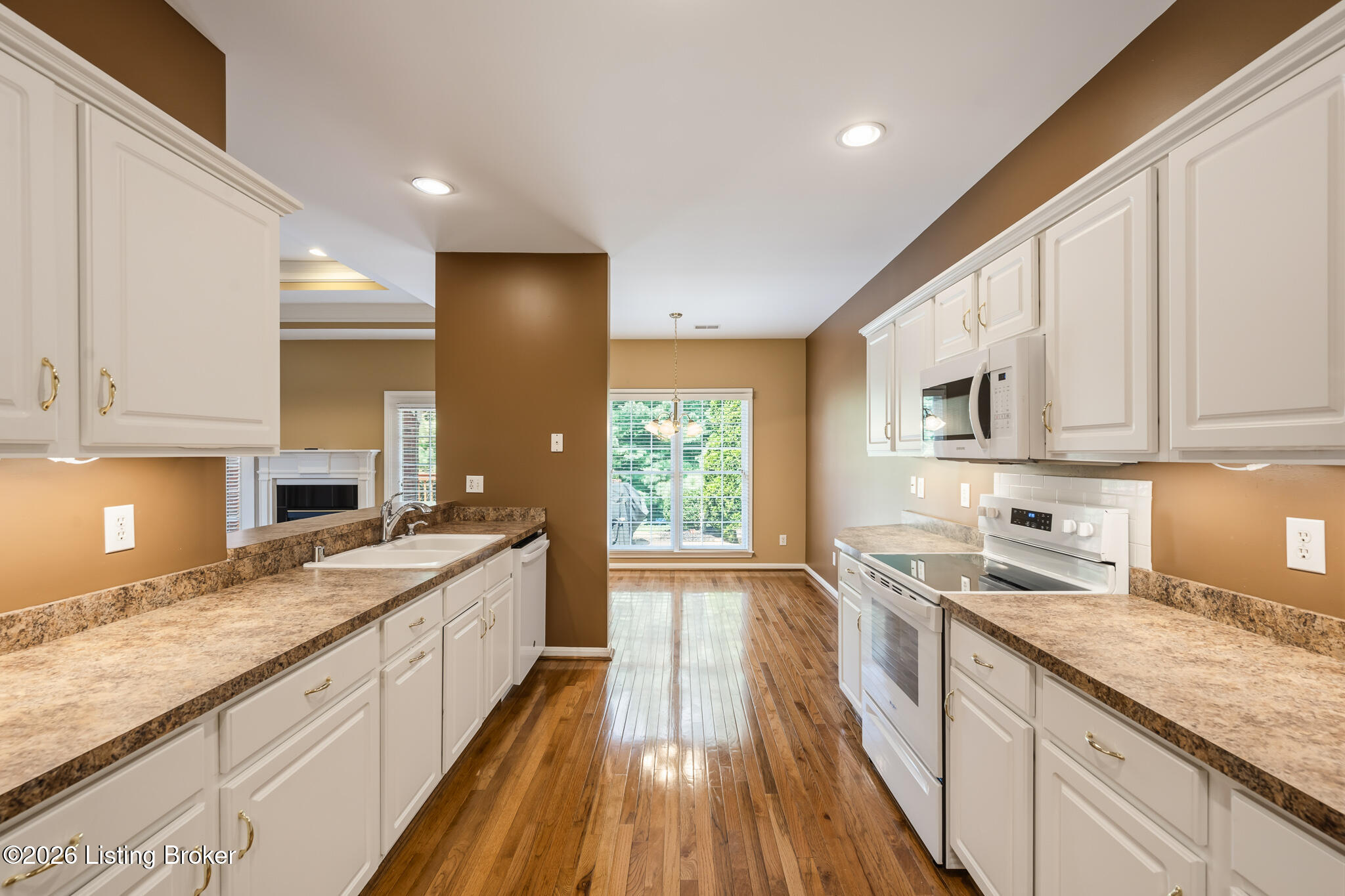 10021 Forest Village Ln
