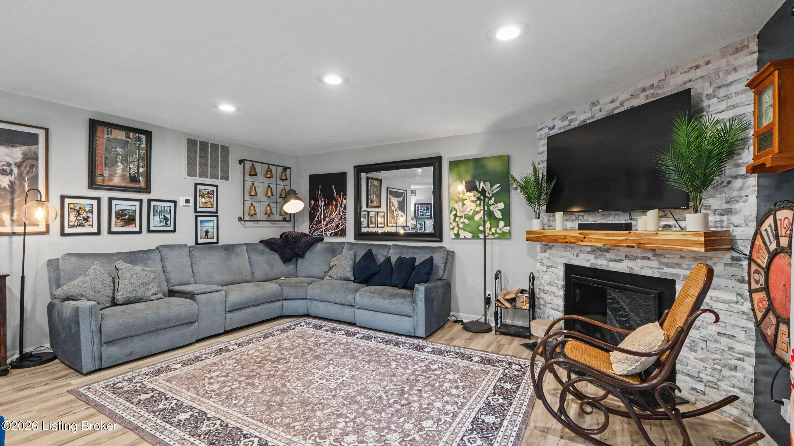 6509 Marina Dr