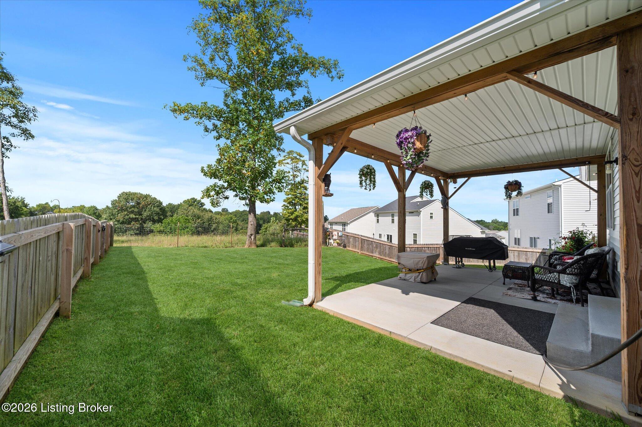 4002 White Pine Ln