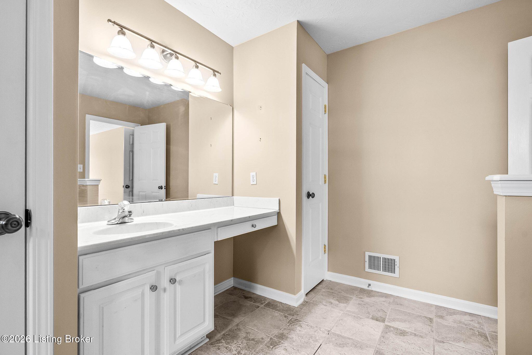 1601 Spinner Pl