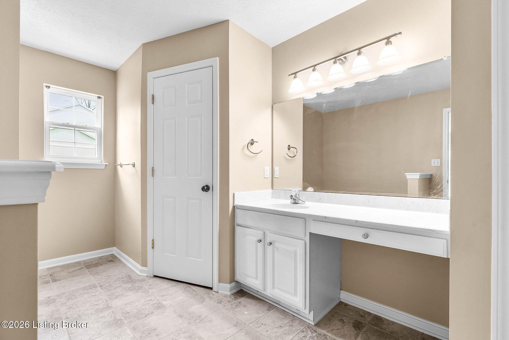 1601 Spinner Pl