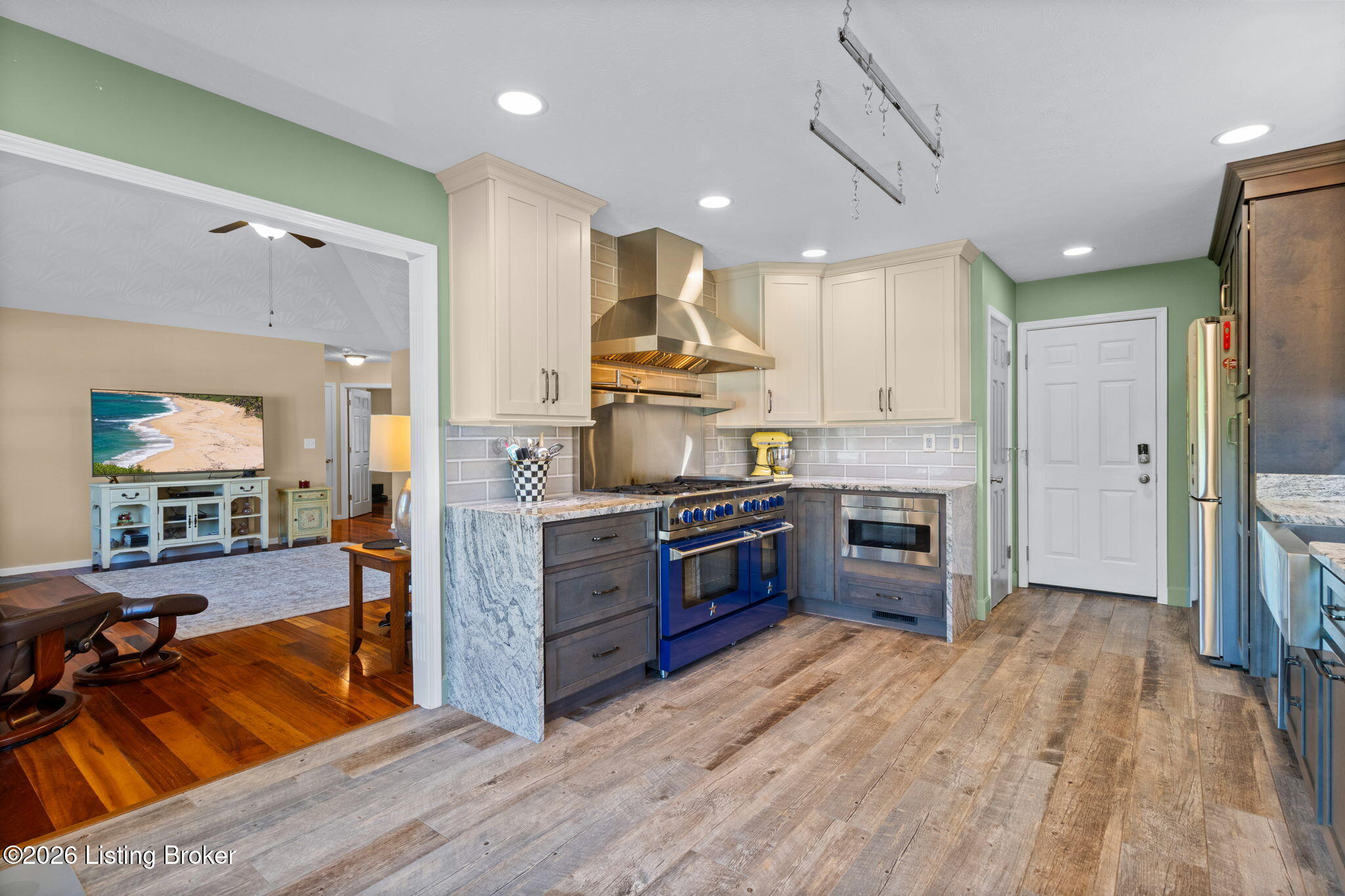 168 Maplewood Dr