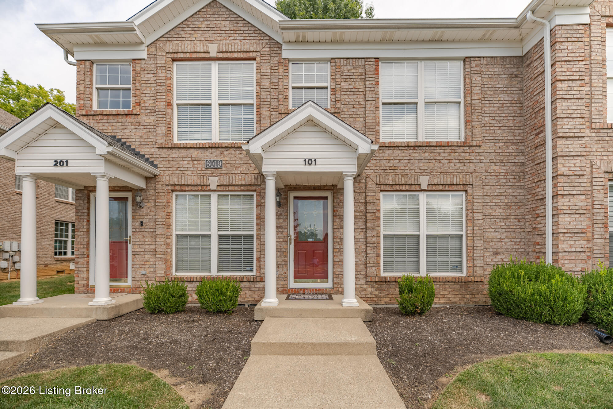 6019 Wooded Creek Dr