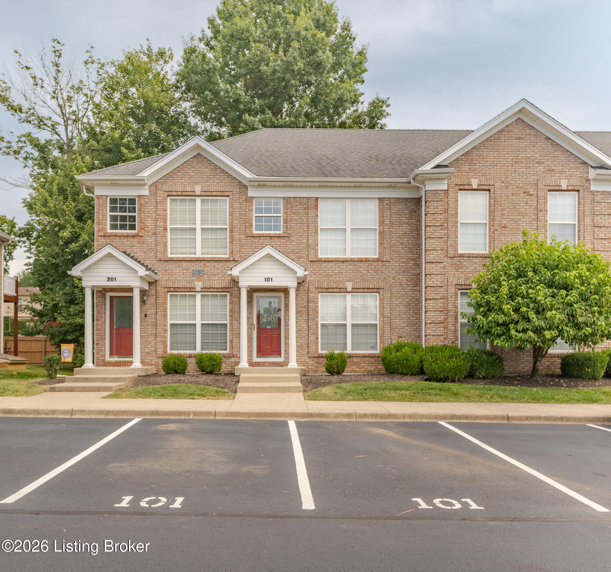 6019 Wooded Creek Dr
