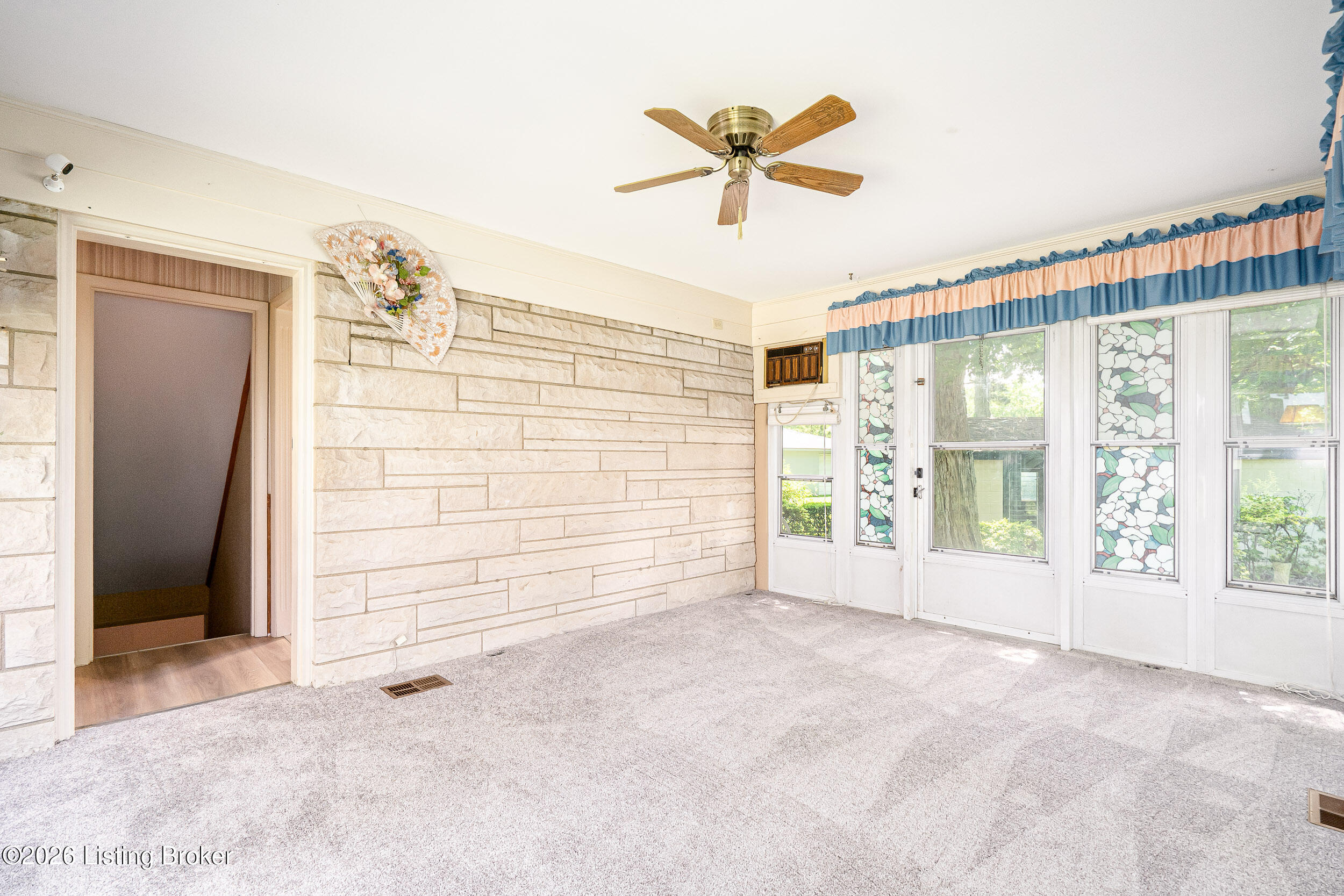 4016 White Plains Ct