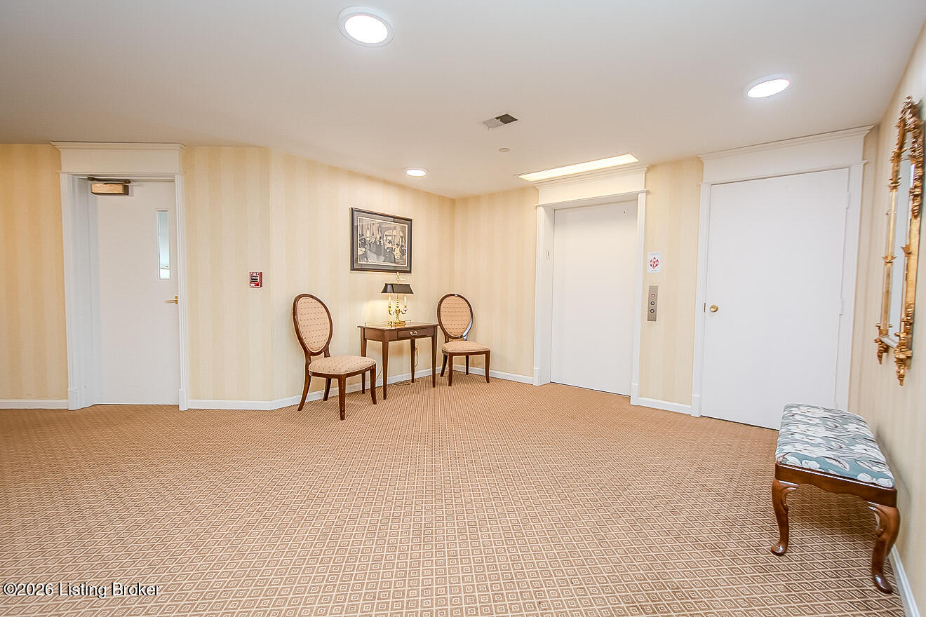 8605 Shelbyville Rd APT 126