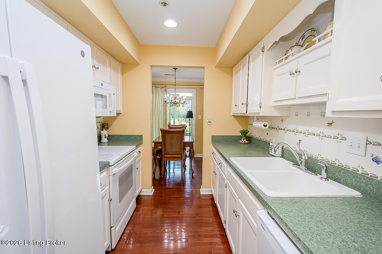8605 Shelbyville Rd APT 126
