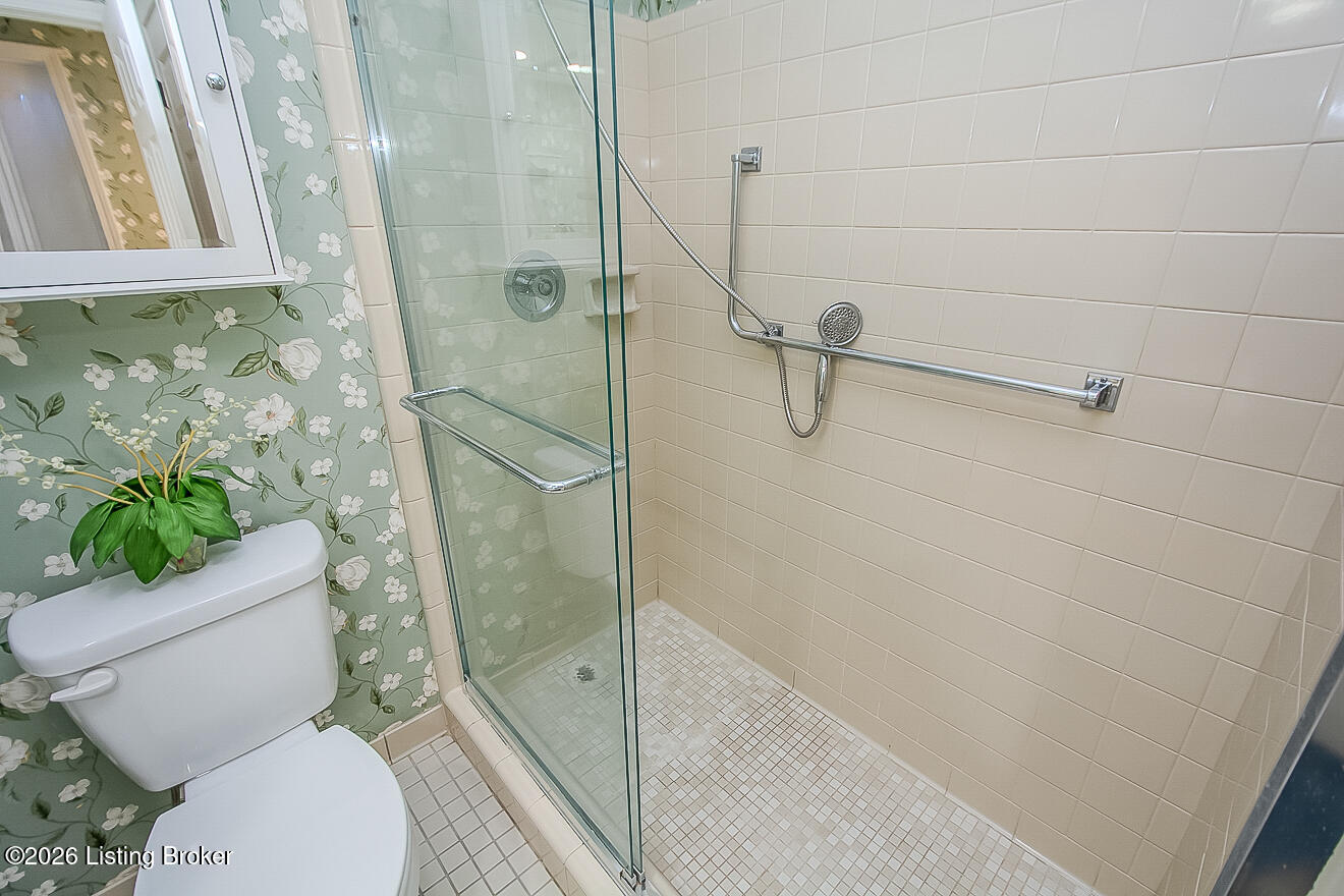 8605 Shelbyville Rd APT 126