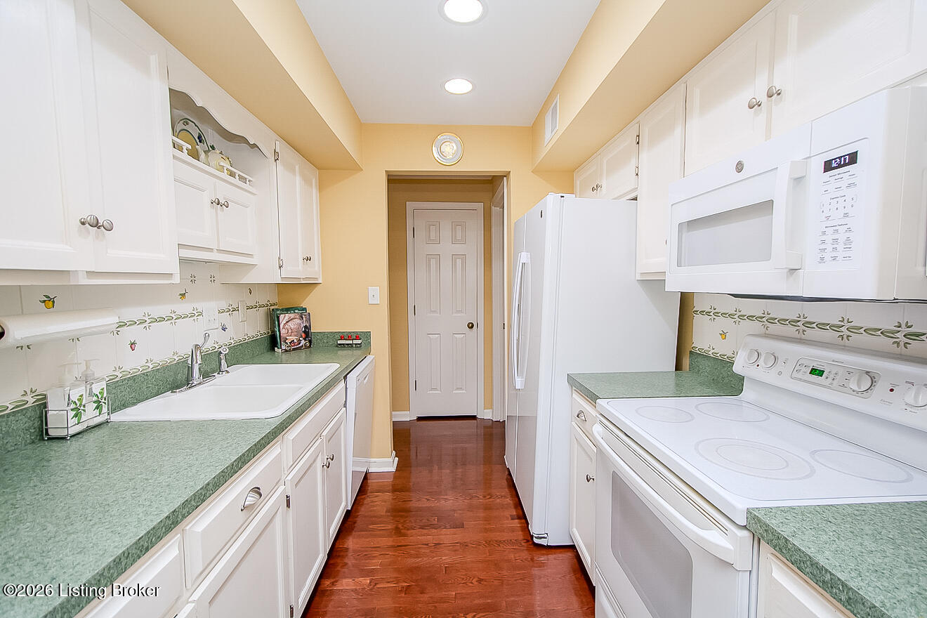 8605 Shelbyville Rd APT 126