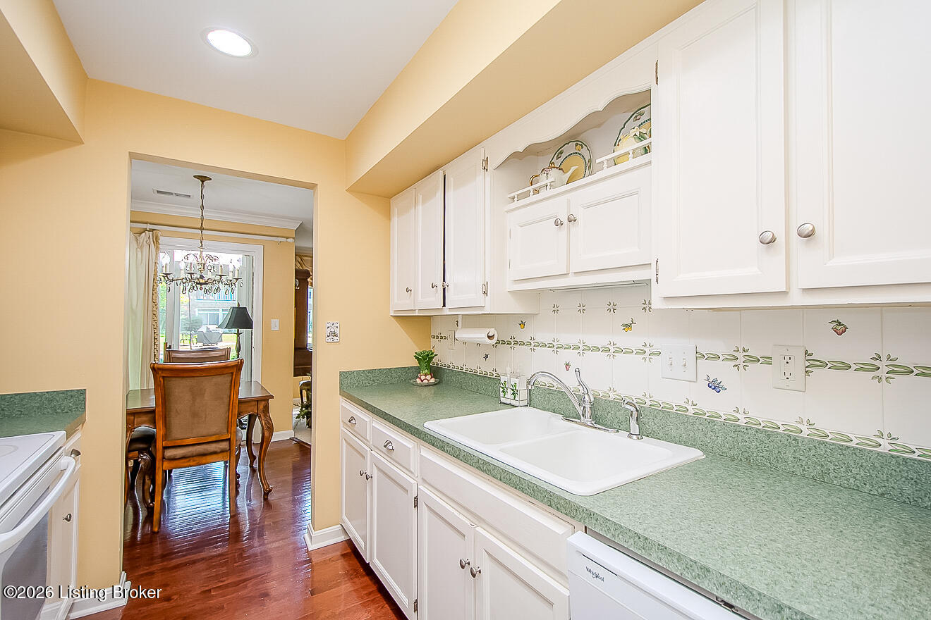 8605 Shelbyville Rd APT 126