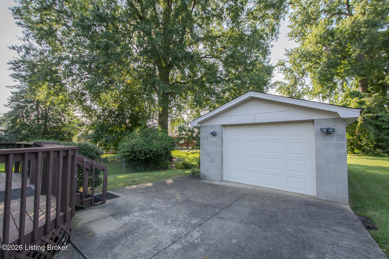 898 Molter Ave