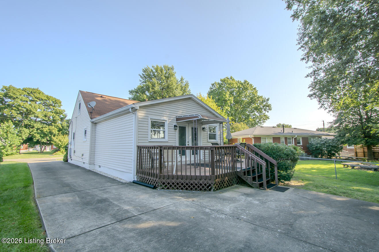 898 Molter Ave