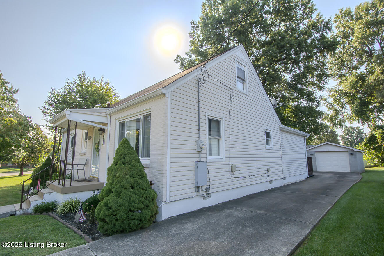 898 Molter Ave