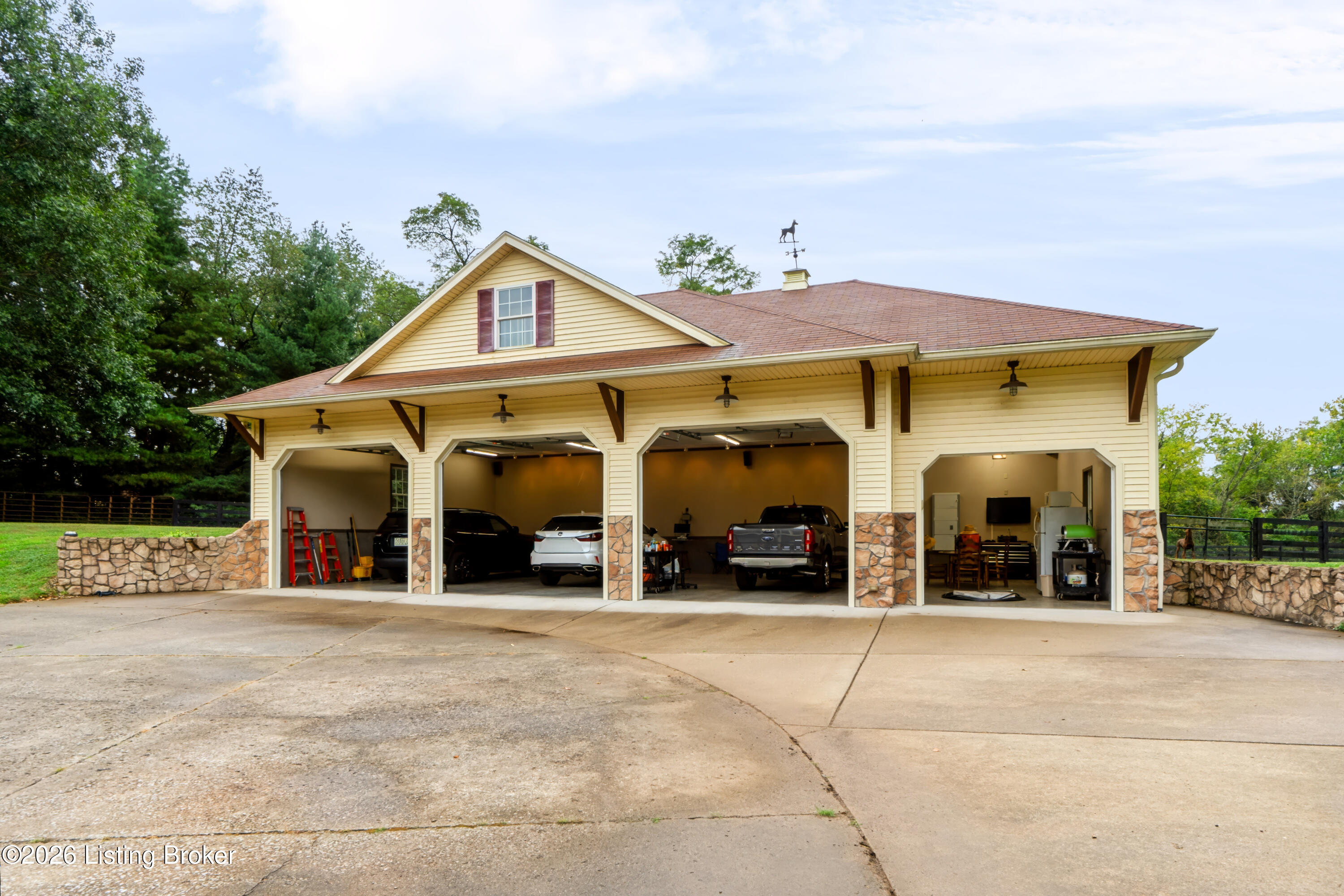 2400 Sir Roberts Way