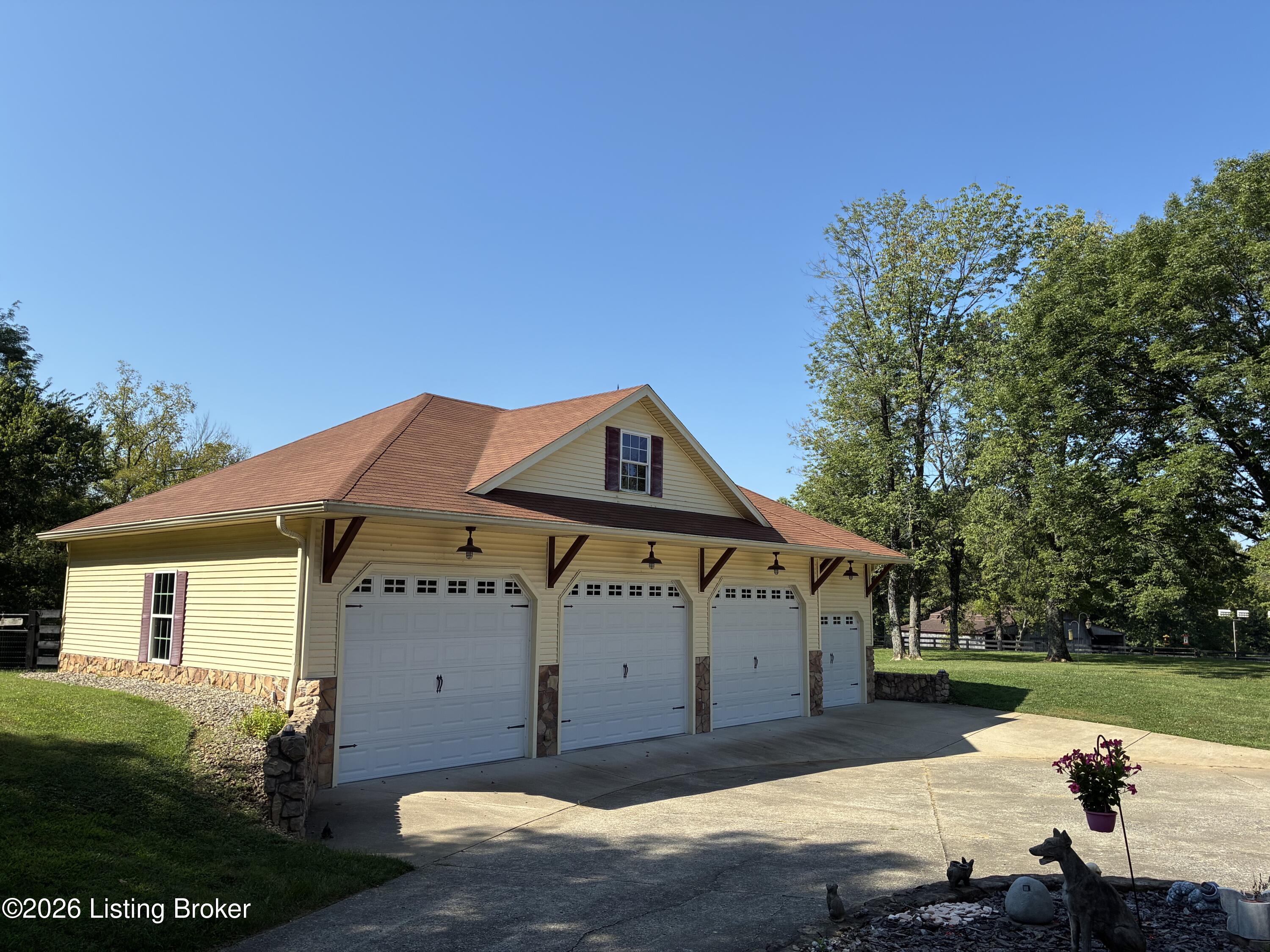 2400 Sir Roberts Way